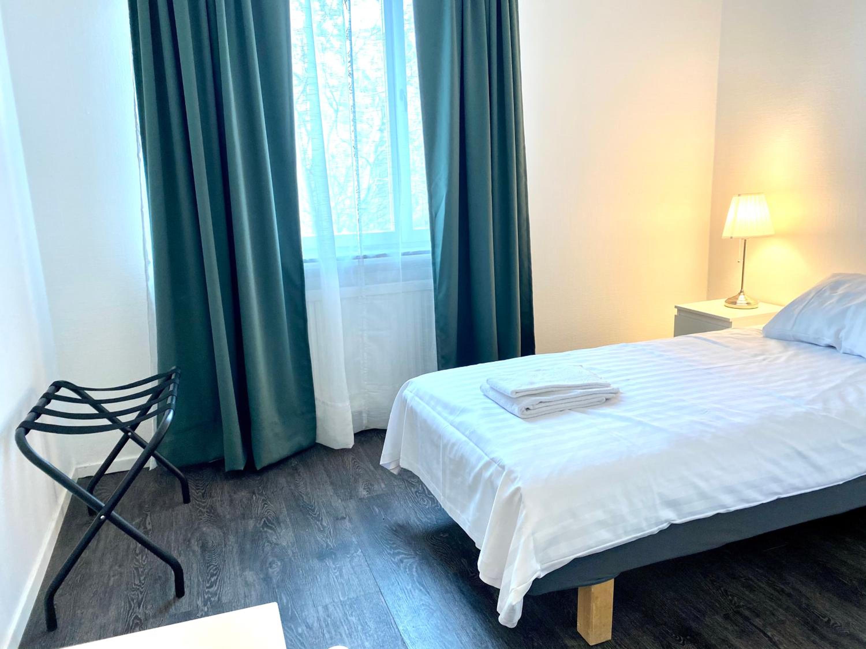Single Room with Private Bathroom photo 3
