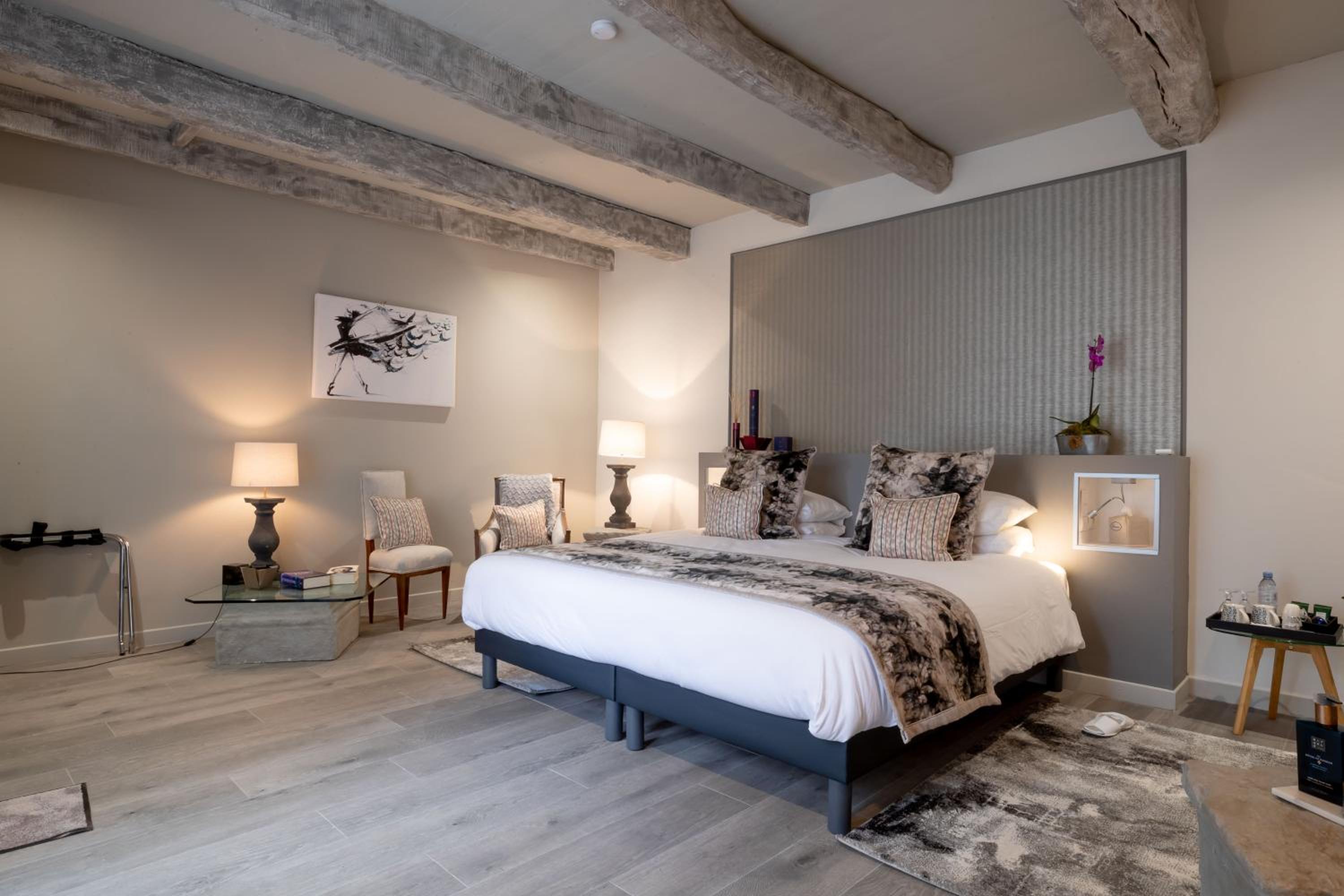 Deluxe King Room photo 2