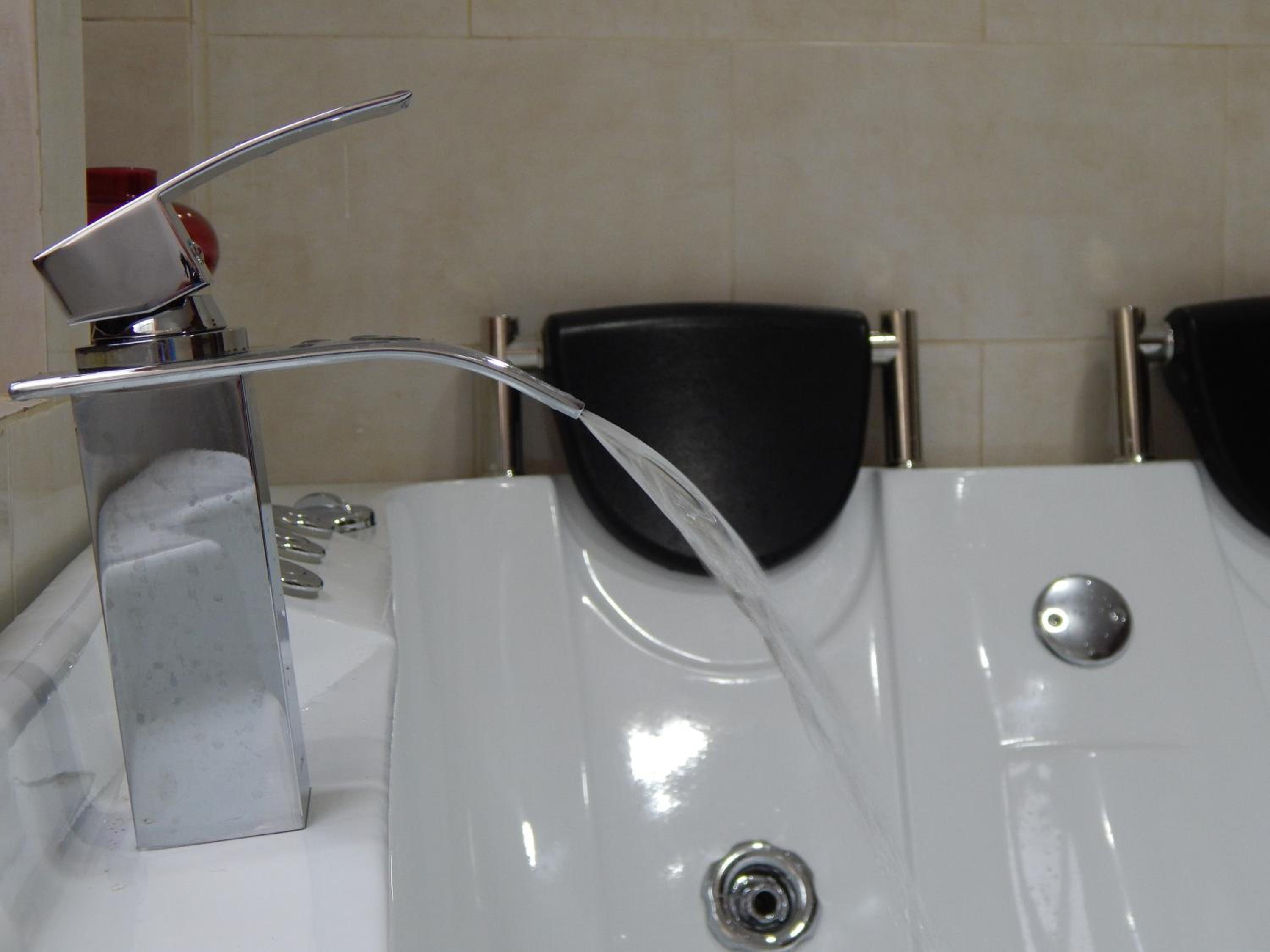 Double Room with Spa Bath photo 3