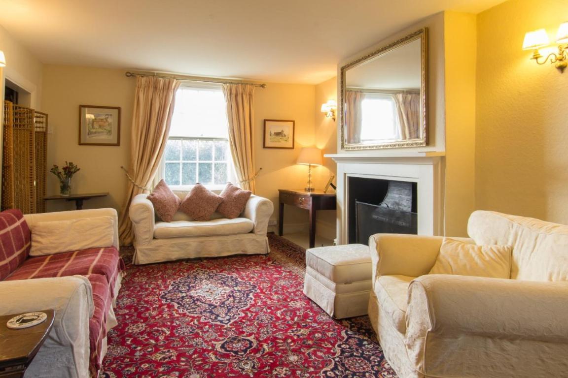 Four-Bedroom House photo 1