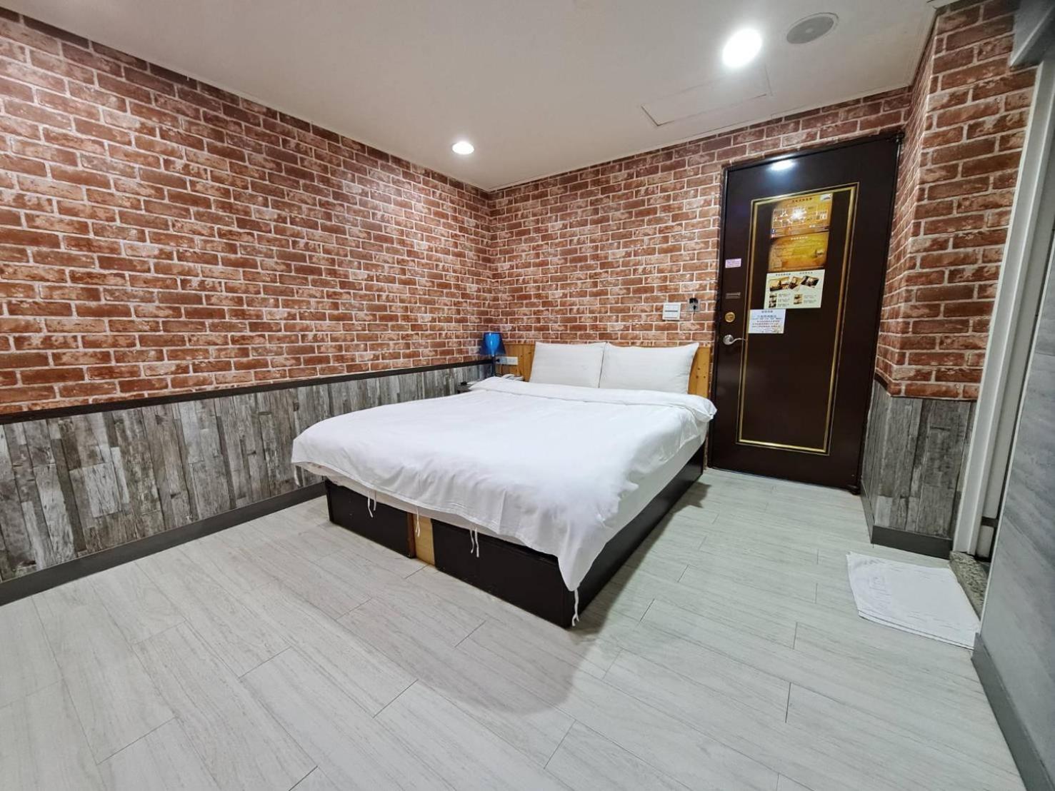 Budget Double Room (No Window.No parking space)