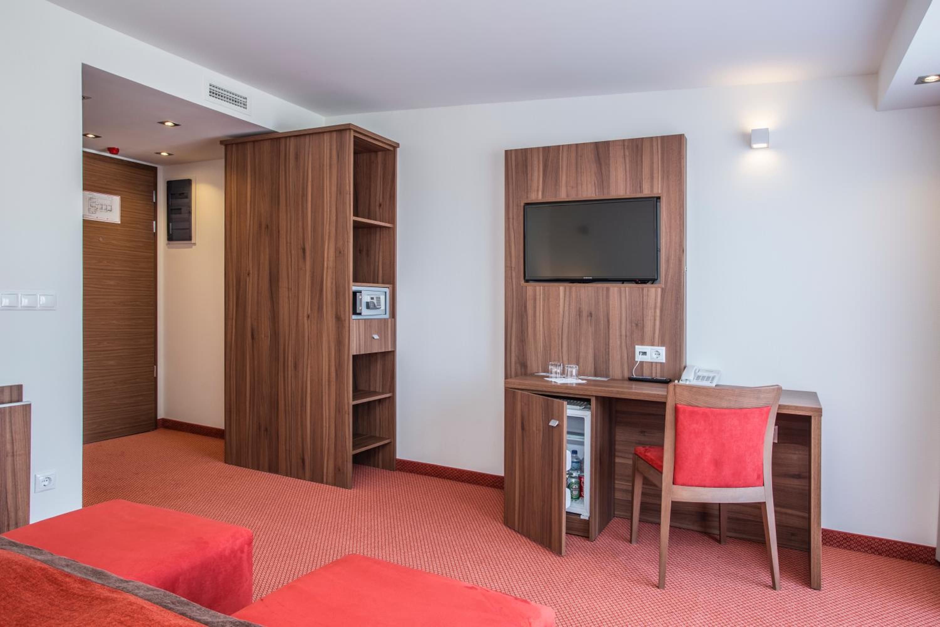 Premium Room - Photo 6