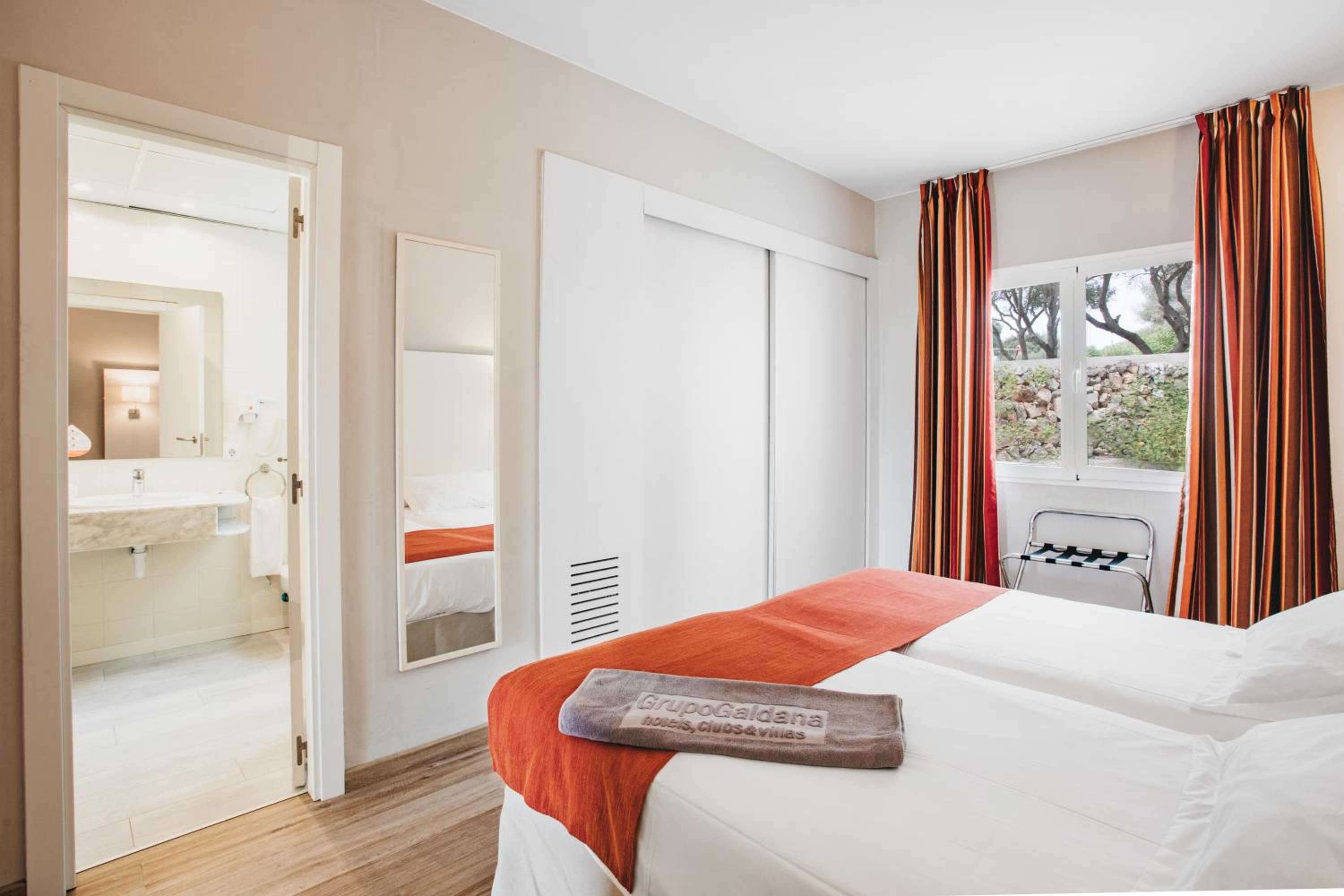 Two Bedroom Duplex Premium  Suite - Water Park Access Included (4 Adults)  photo 3