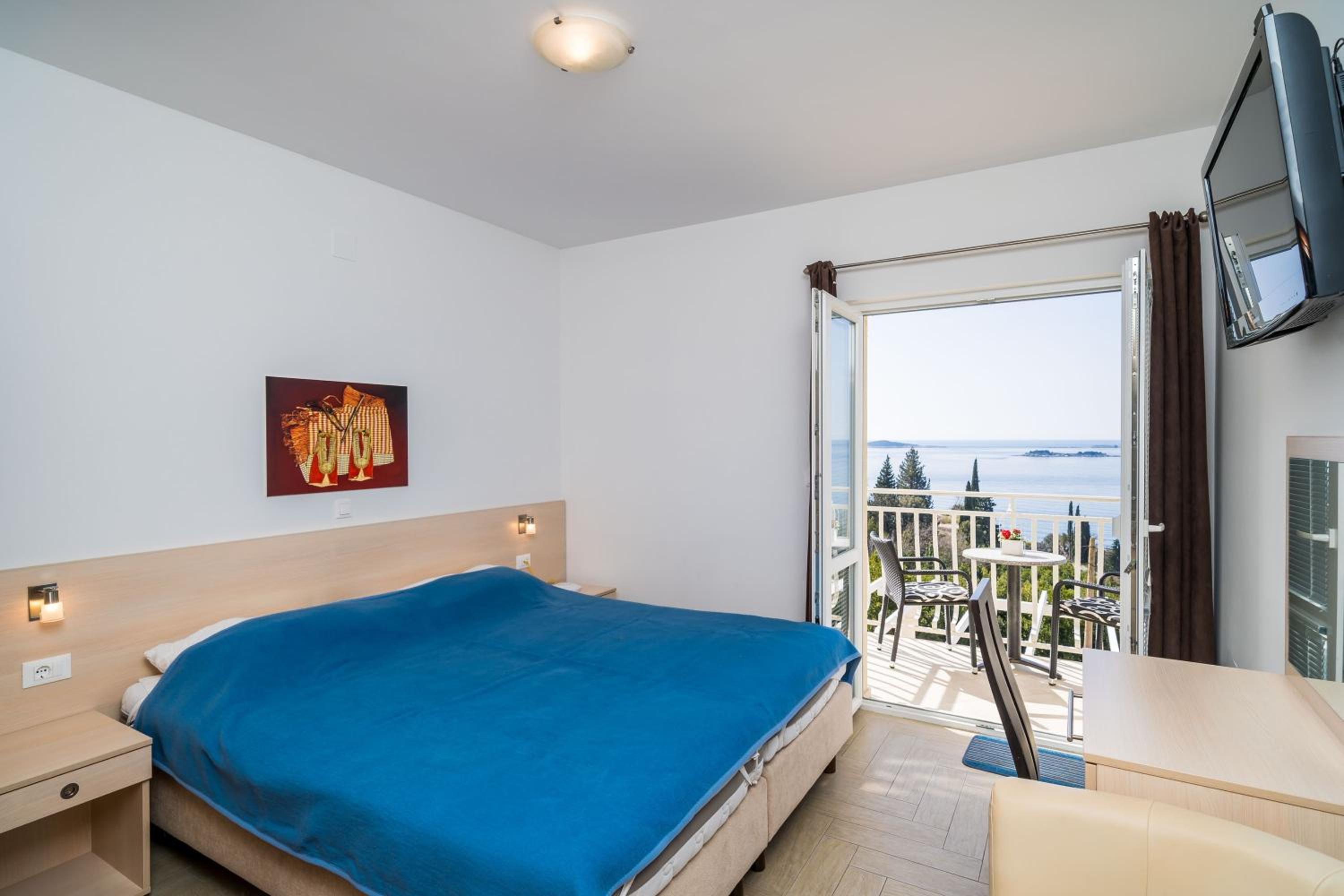 Studio Apartment with Balcony and Sea View photo 1