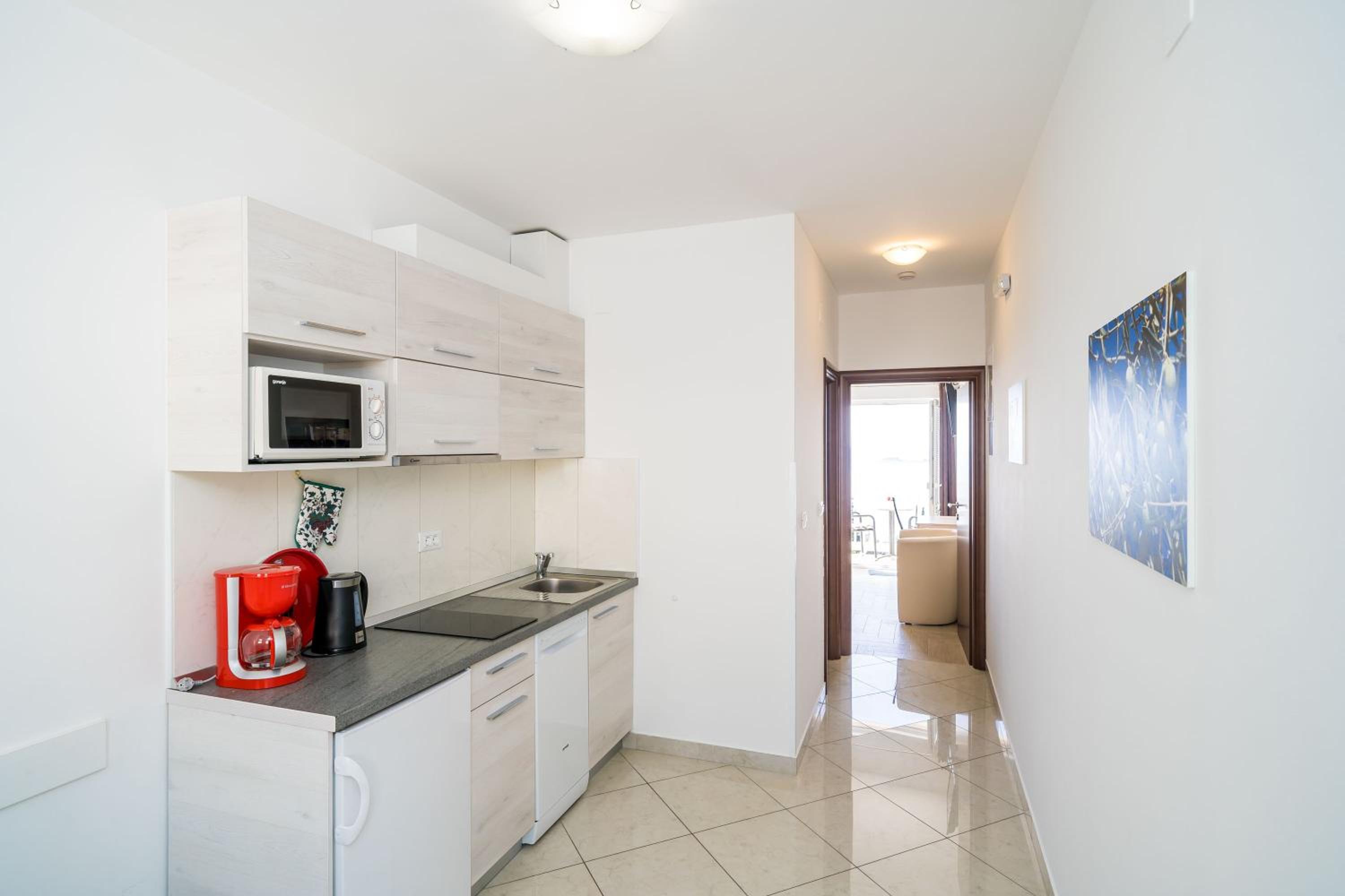 Studio Apartment with Balcony and Sea View photo 2
