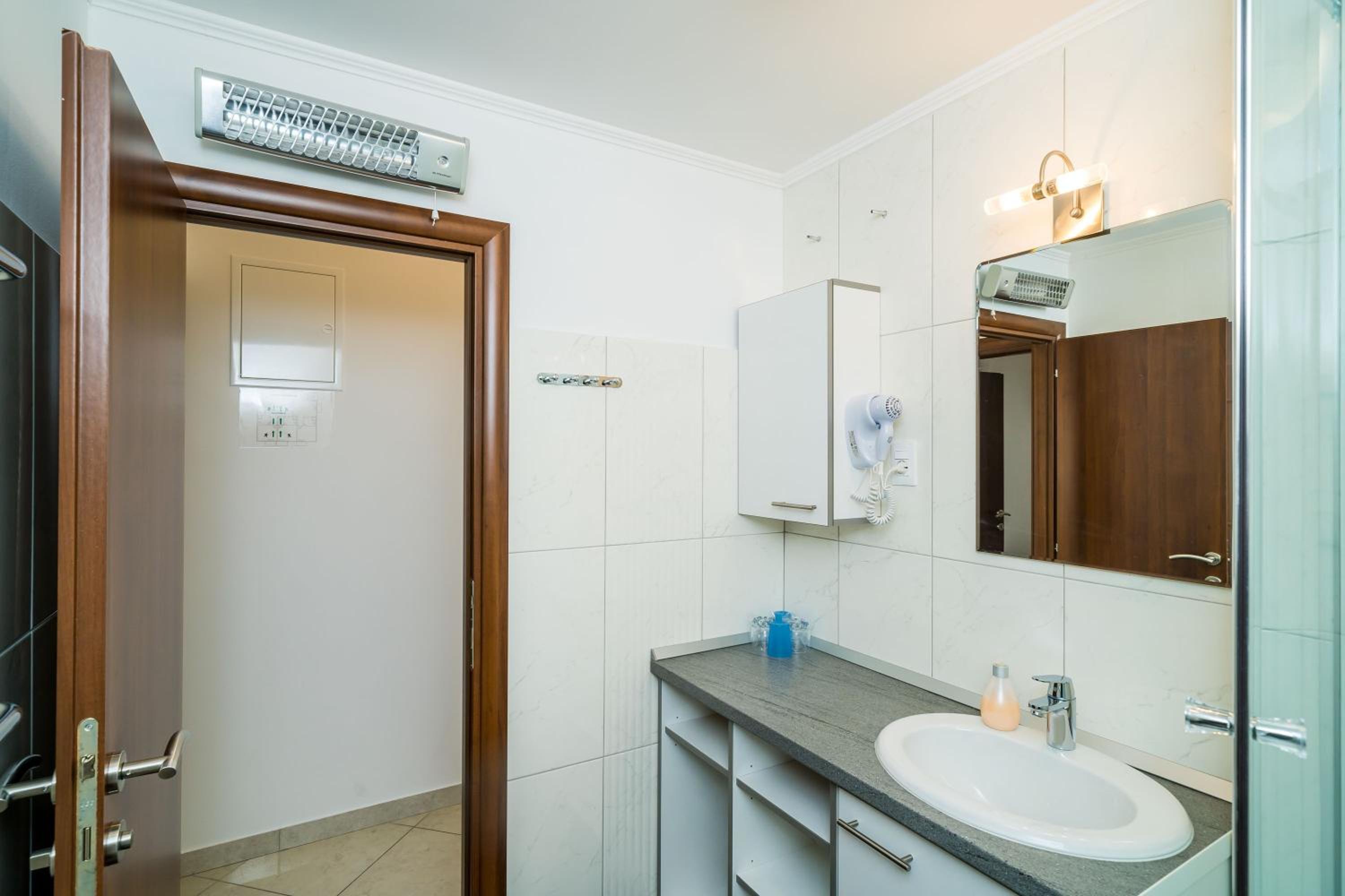 Two-Bedroom Apartment with Terrace and Sea View photo 3