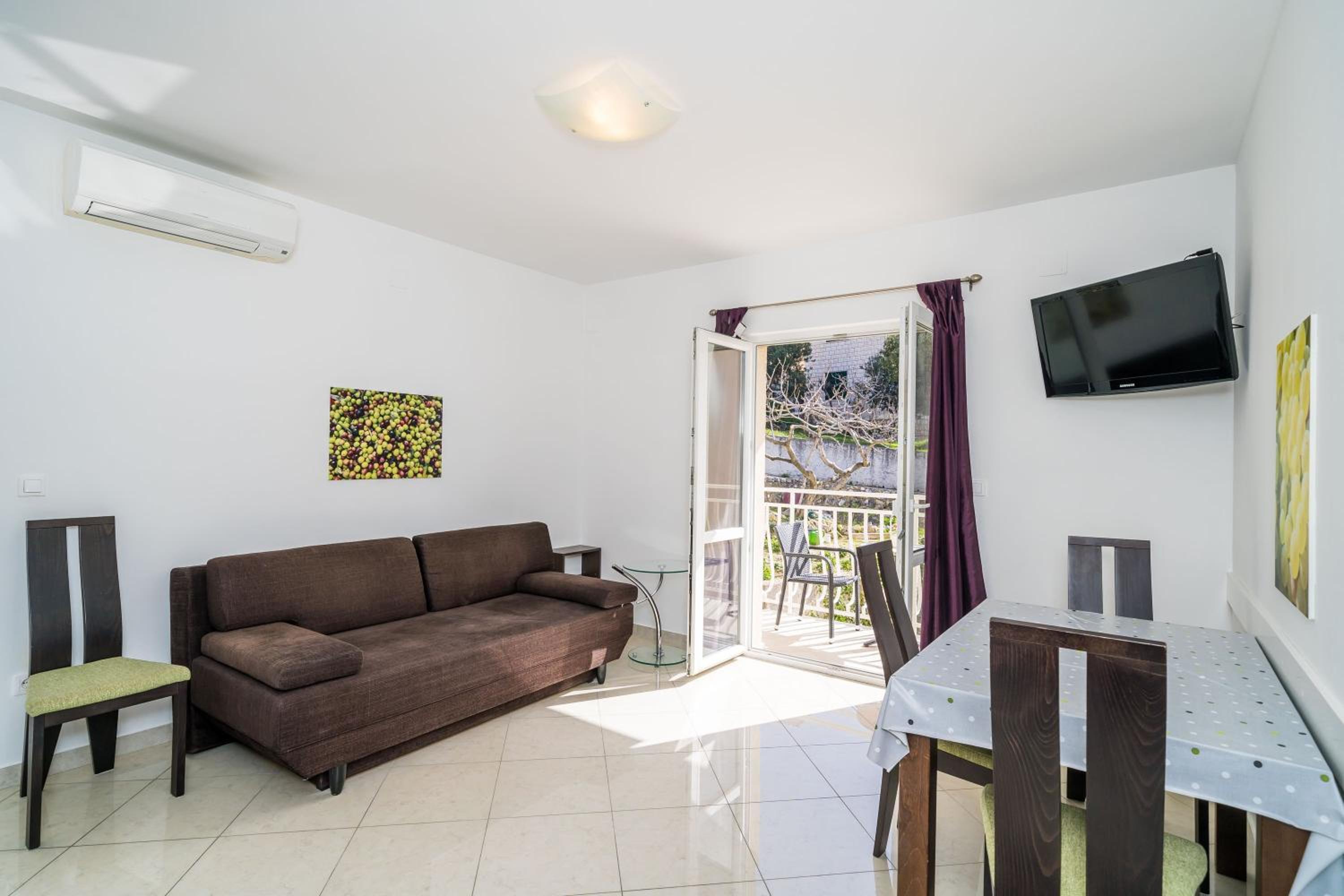 Superior One-Bedroom Apartment with Balcony and Sea VIew photo 1