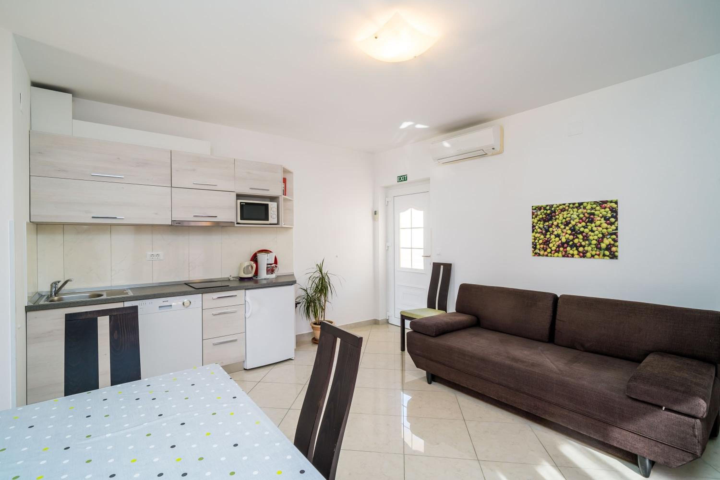 Superior One-Bedroom Apartment with Balcony and Sea VIew photo 3