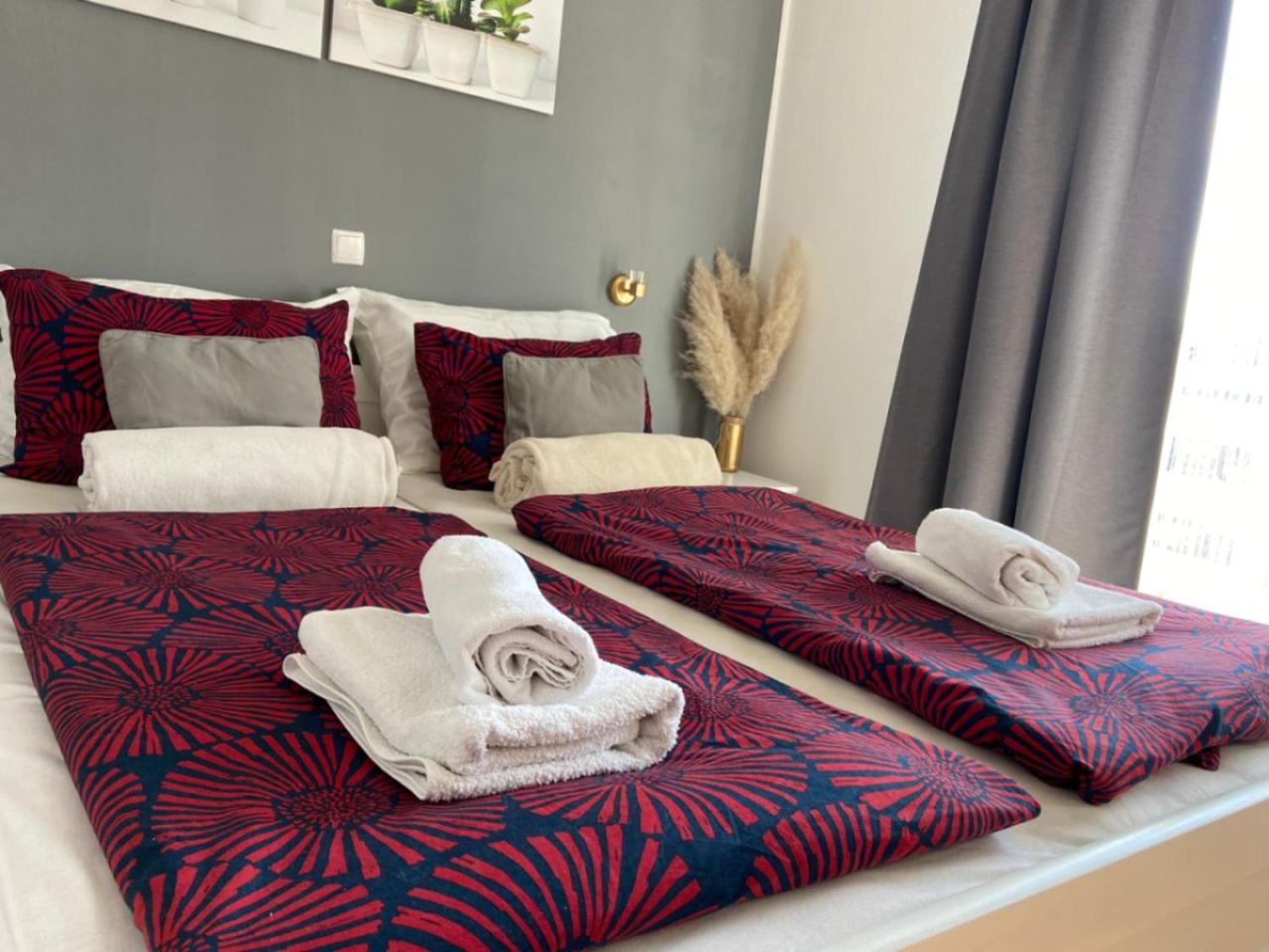 Deluxe Double Room with Balcony - Photo 4