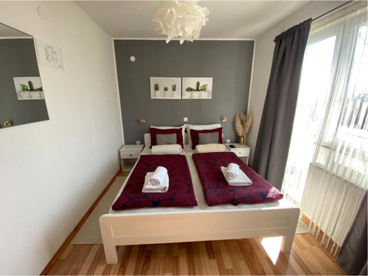 Deluxe Double Room with Balcony - Photo 6
