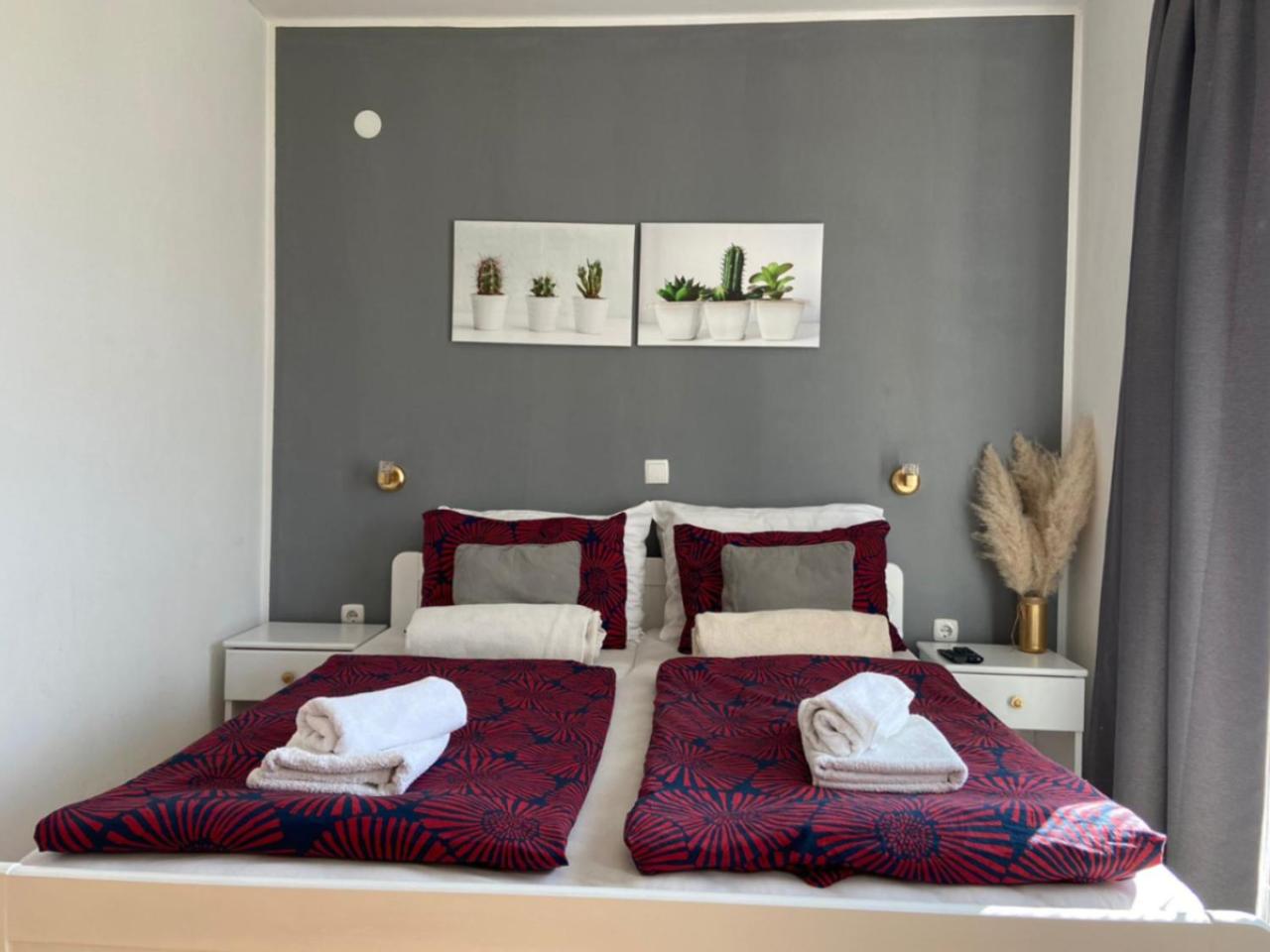 Deluxe Double Room with Balcony - Photo 7