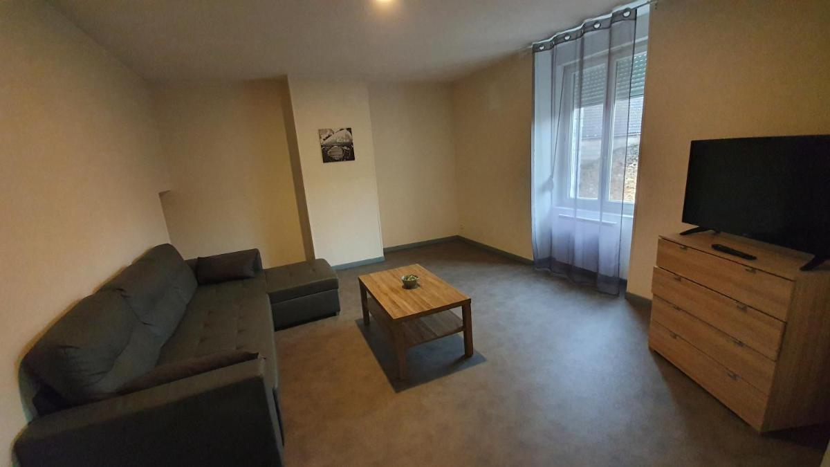 Three-Bedroom Apartment photo 2