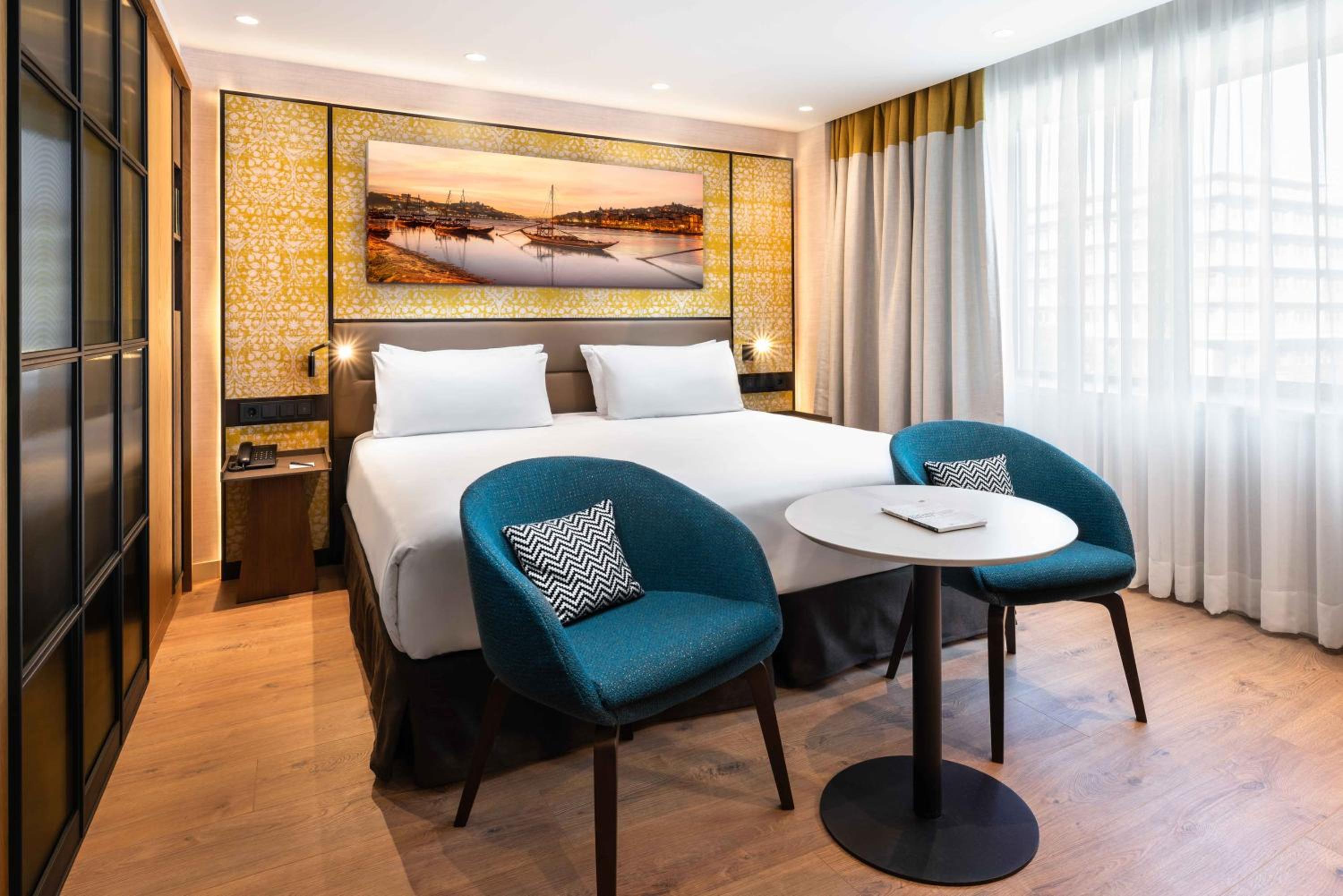 Deluxe Double or Twin Room - Photo 7
