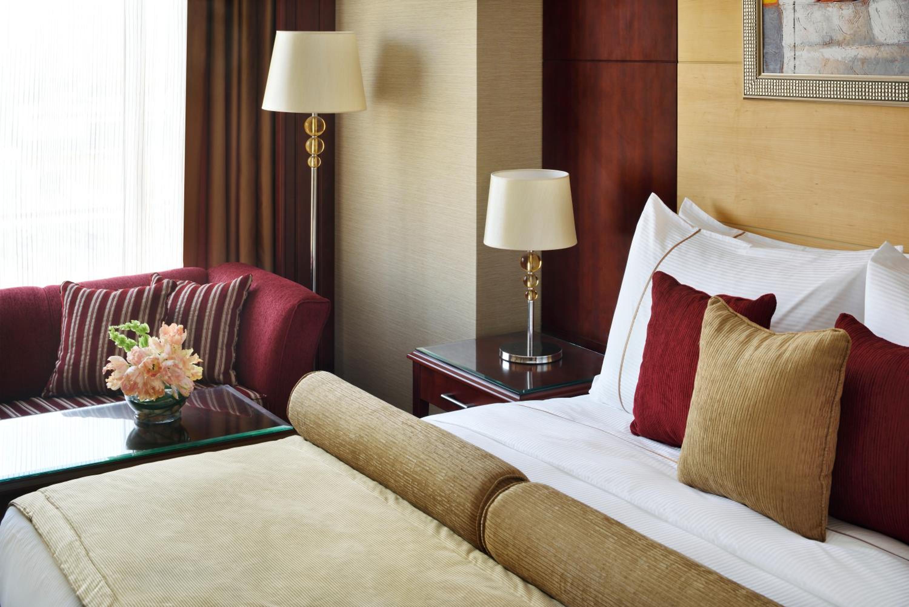 Executive King Room thumbnail 5