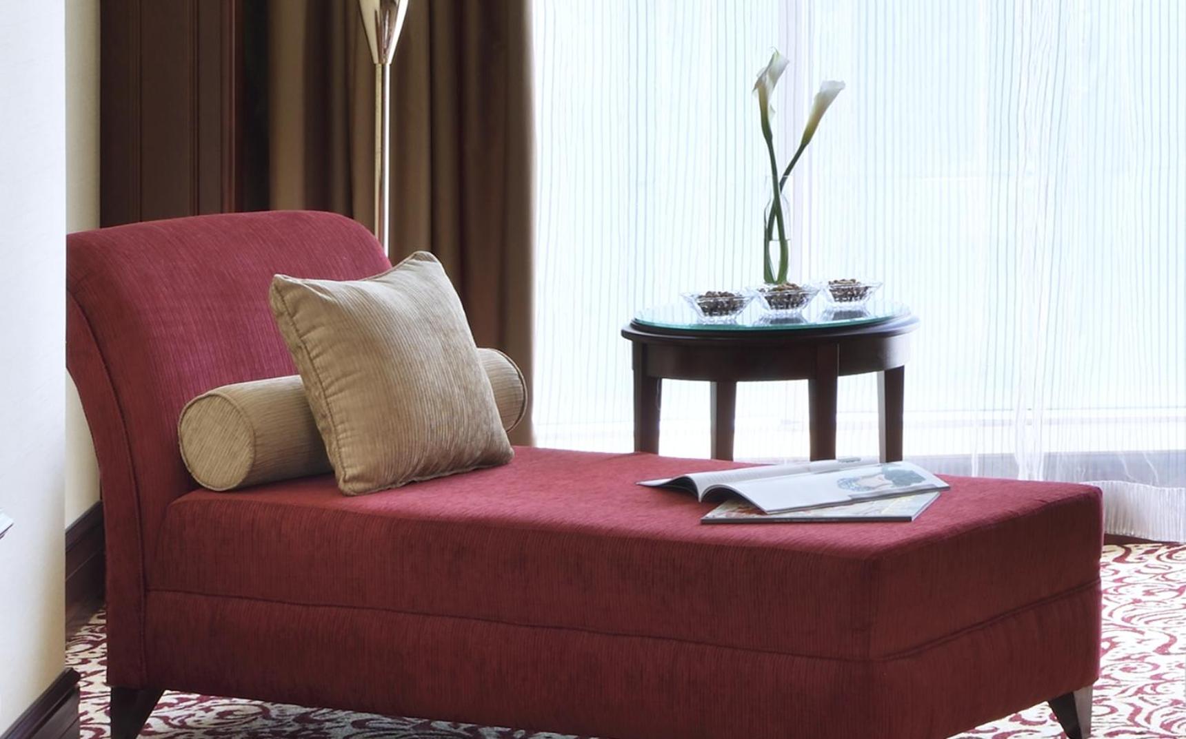 Diplomatic King Suite