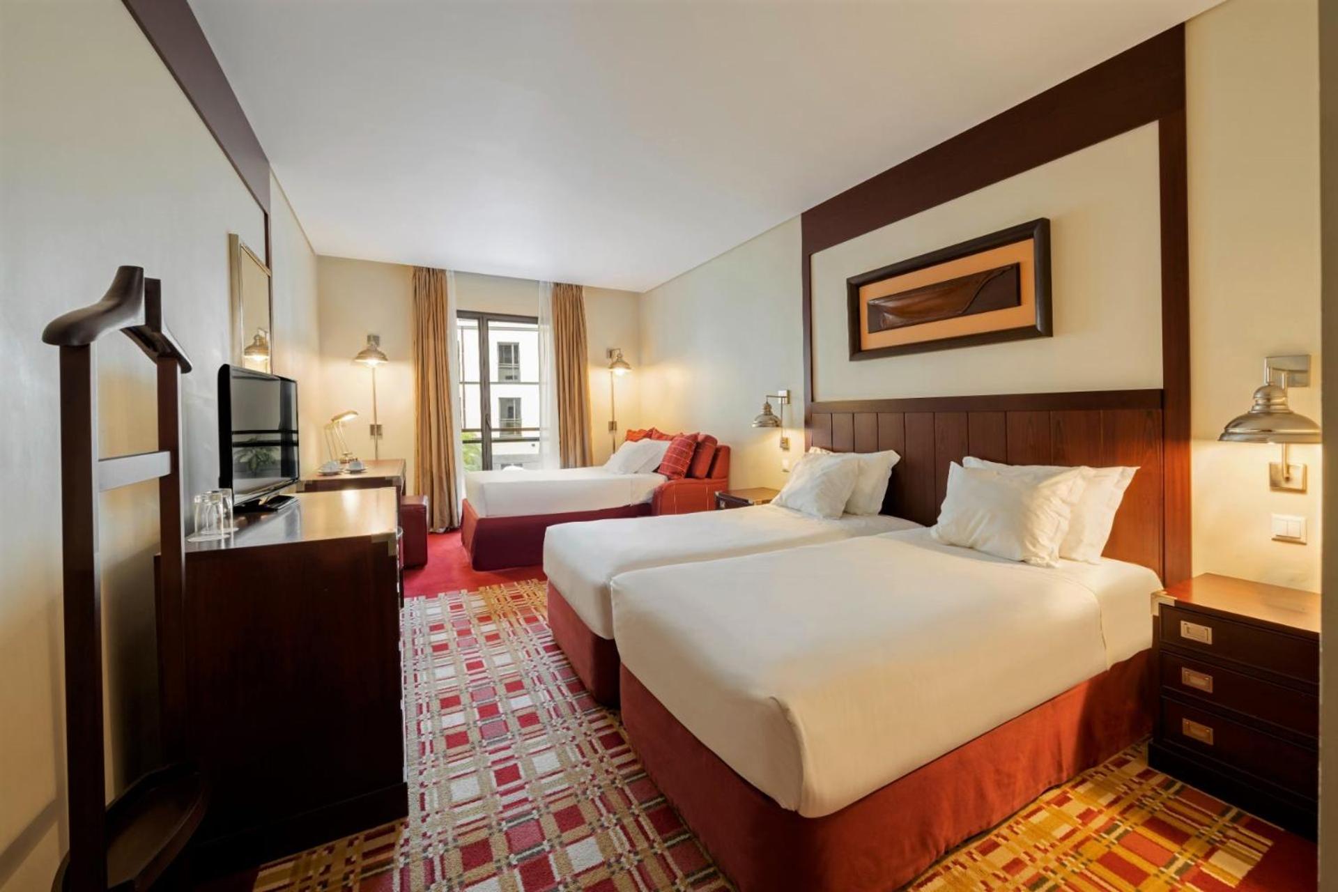 Double or Twin Room with Extra Bed - Photo 1