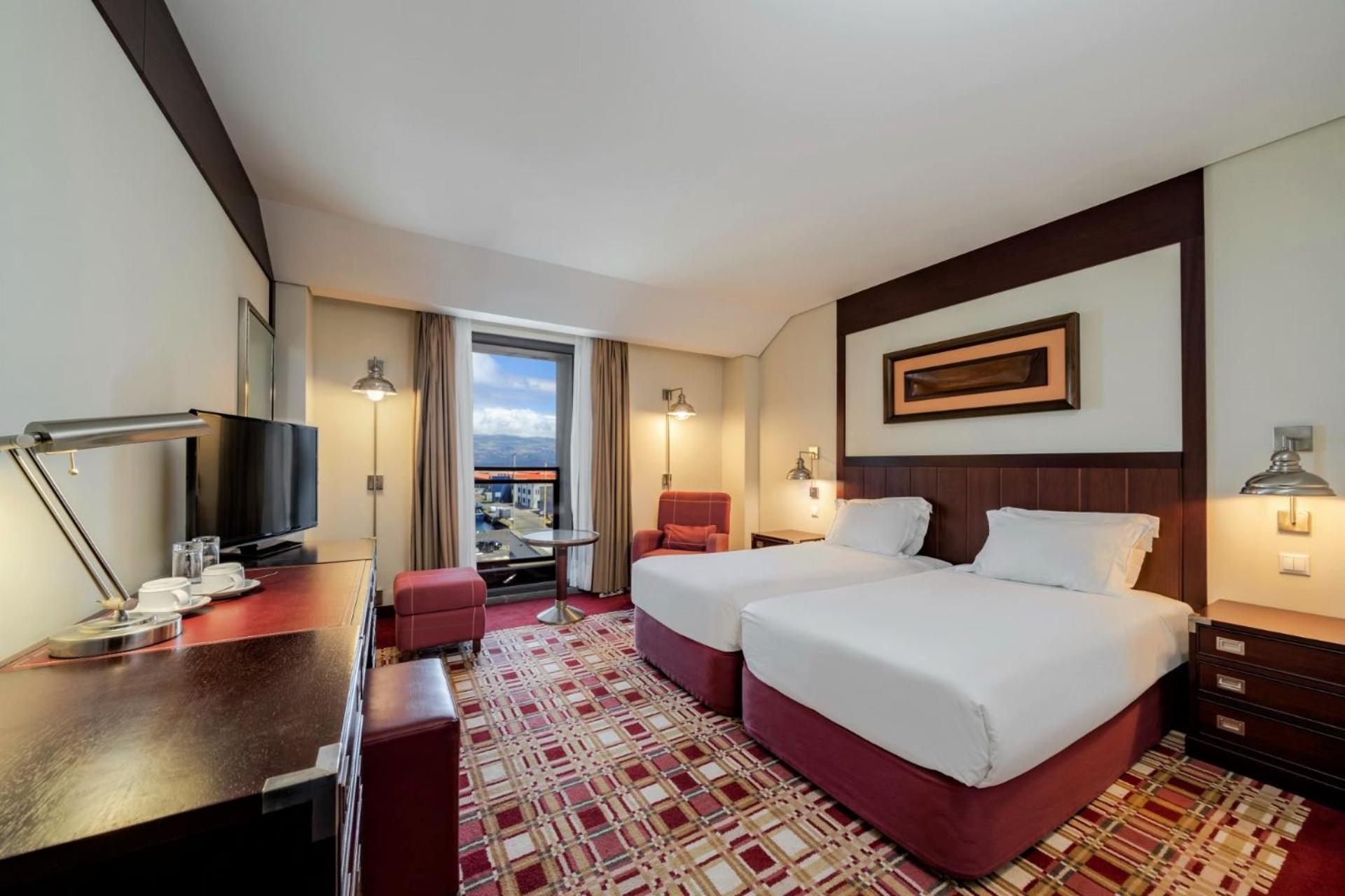 Standard Double or Twin Room with Pico Mountain View - Photo 1