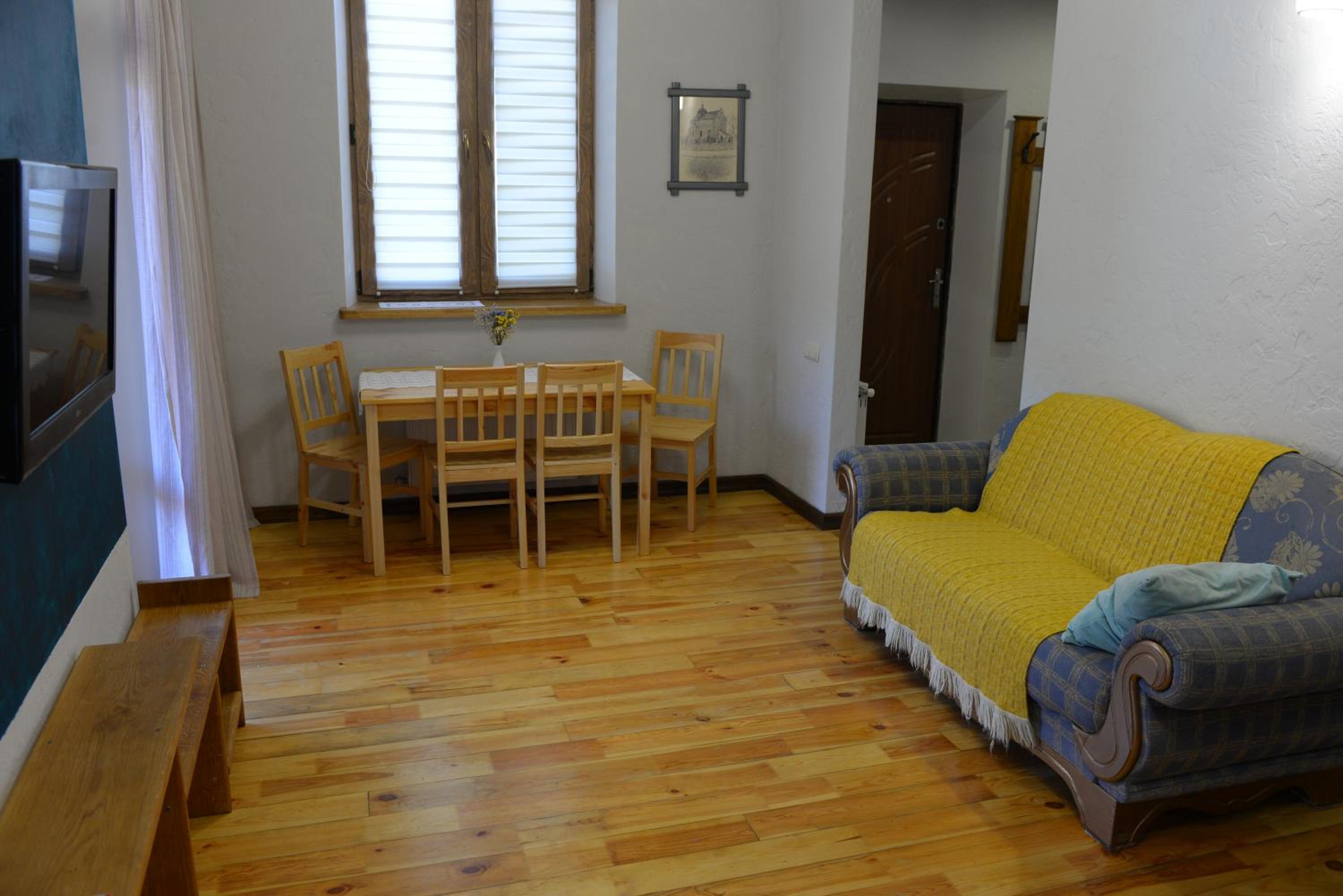 Apartment with Balcony photo 2