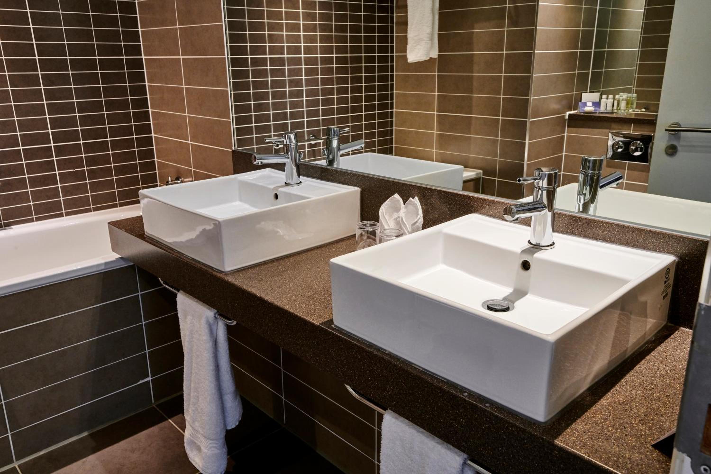 One-Bedroom King Suite - Photo 3