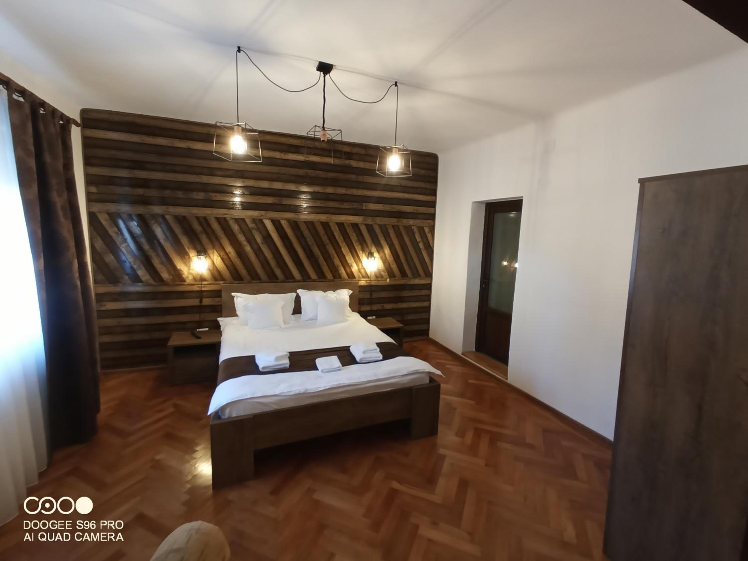 Deluxe Double Room with Extra Bed - Photo 4
