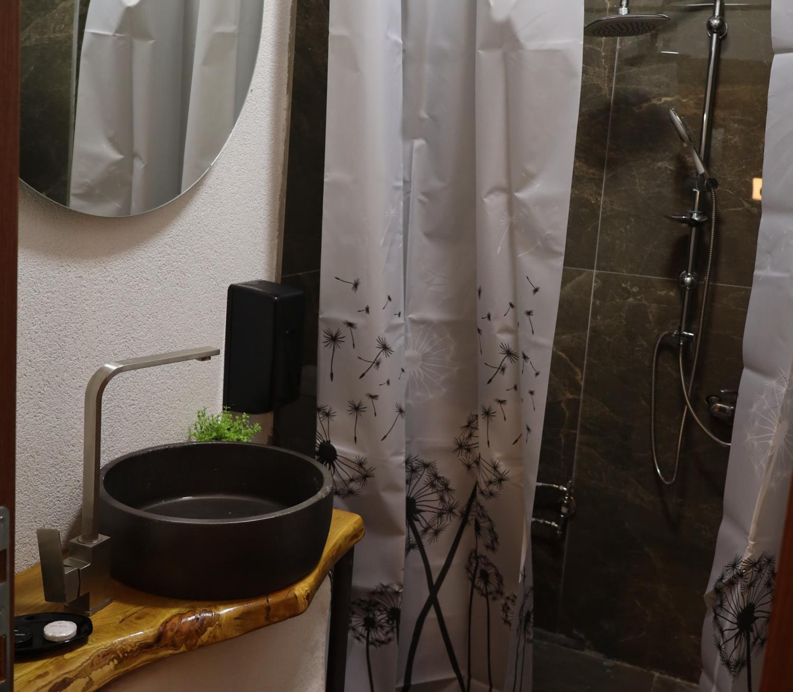 Standard Double Or Twin Room - Photo 8