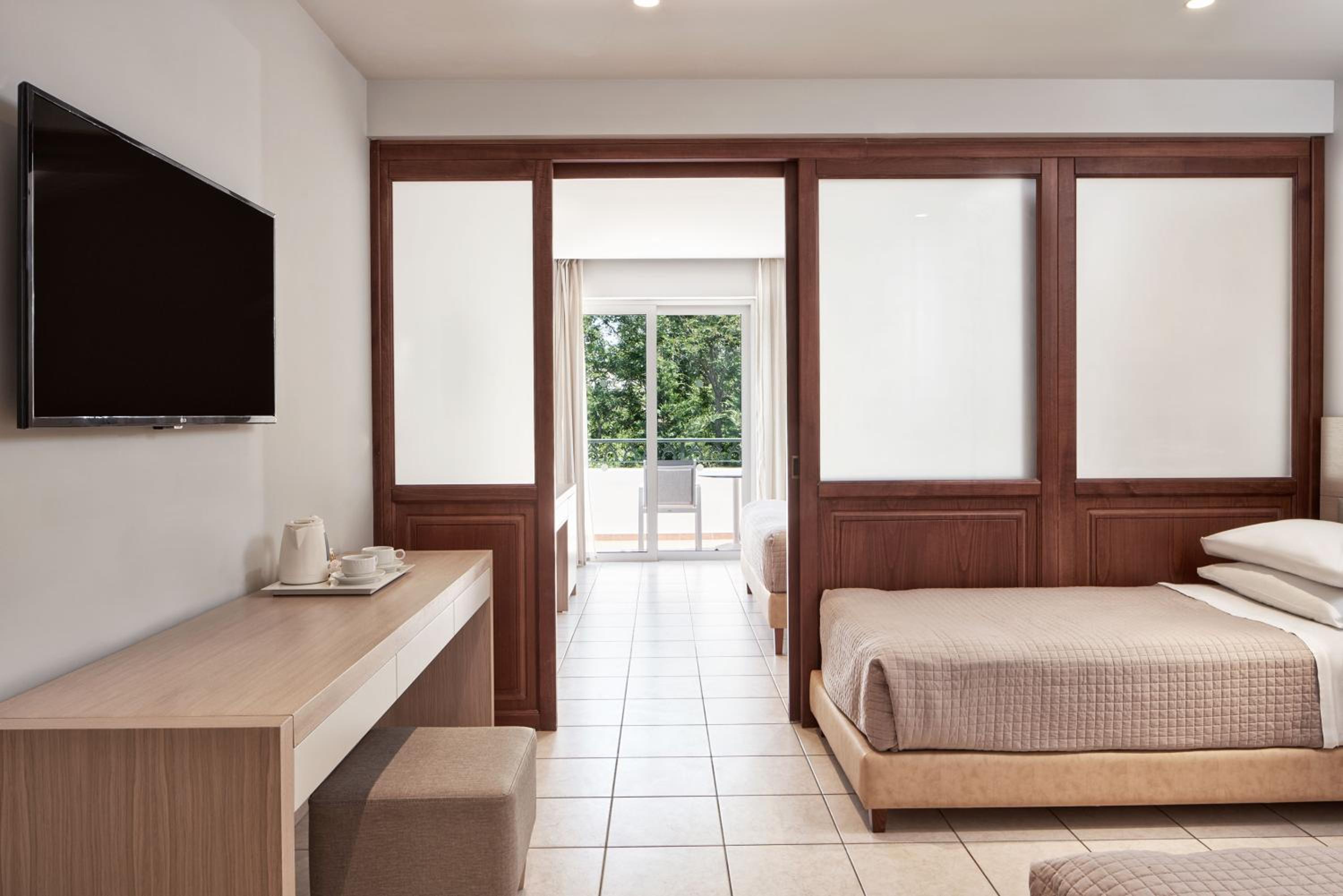 Family Room with Inland View (2 Adults + 2 Children)