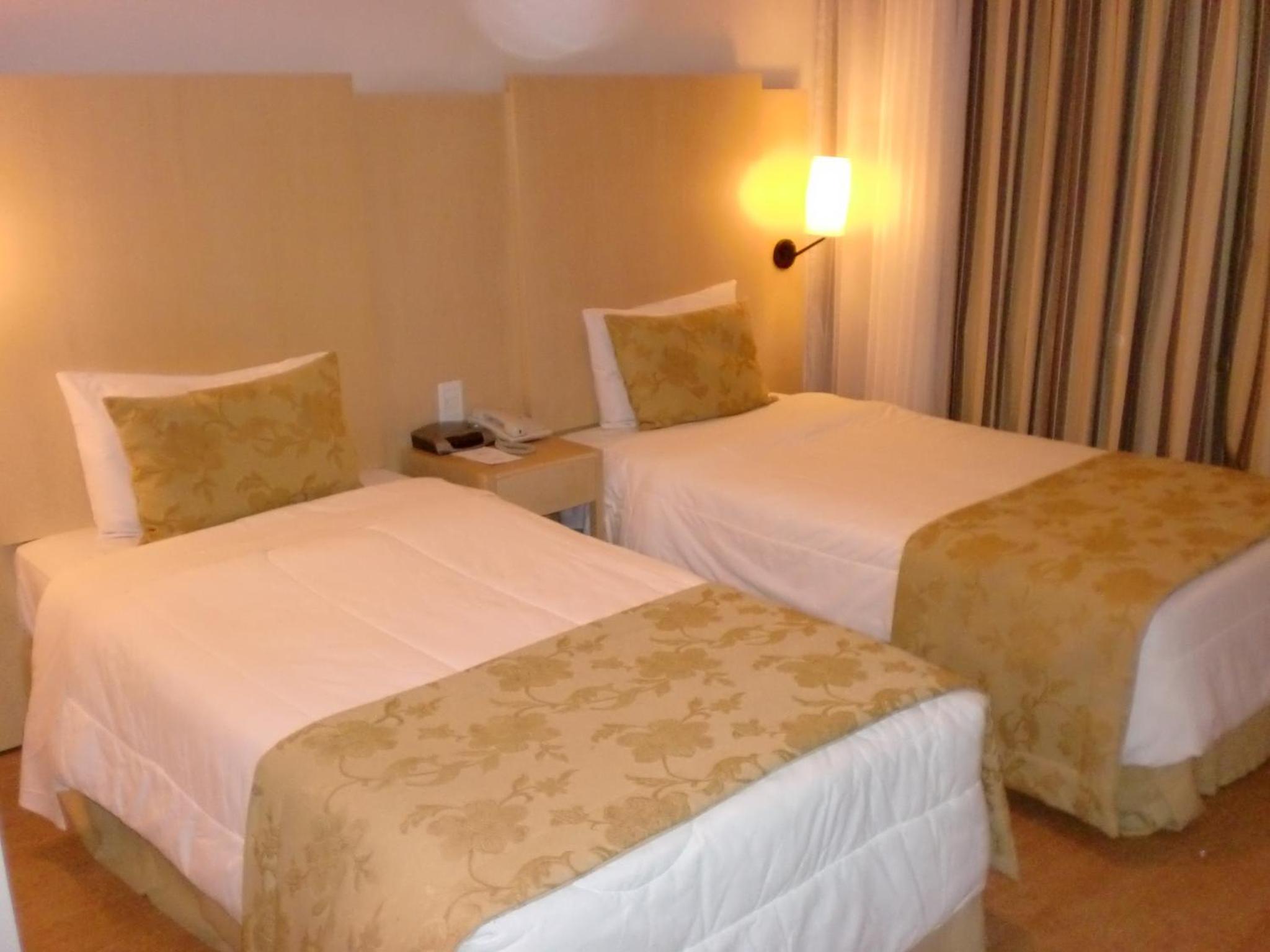 Superior Twin Room thumbnail 5