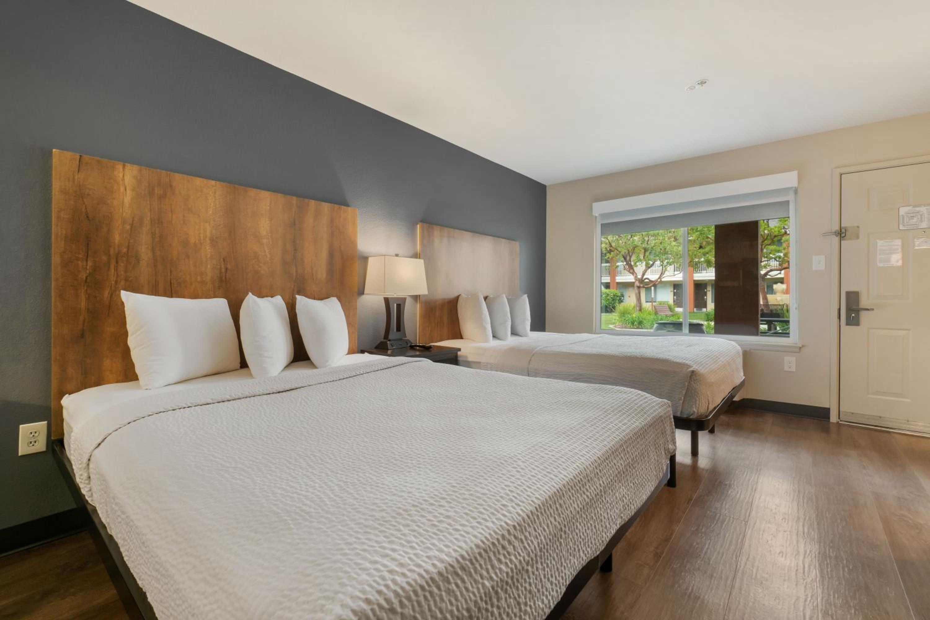 Studio with 2 Queen Beds - Non-Smoking - Photo 2