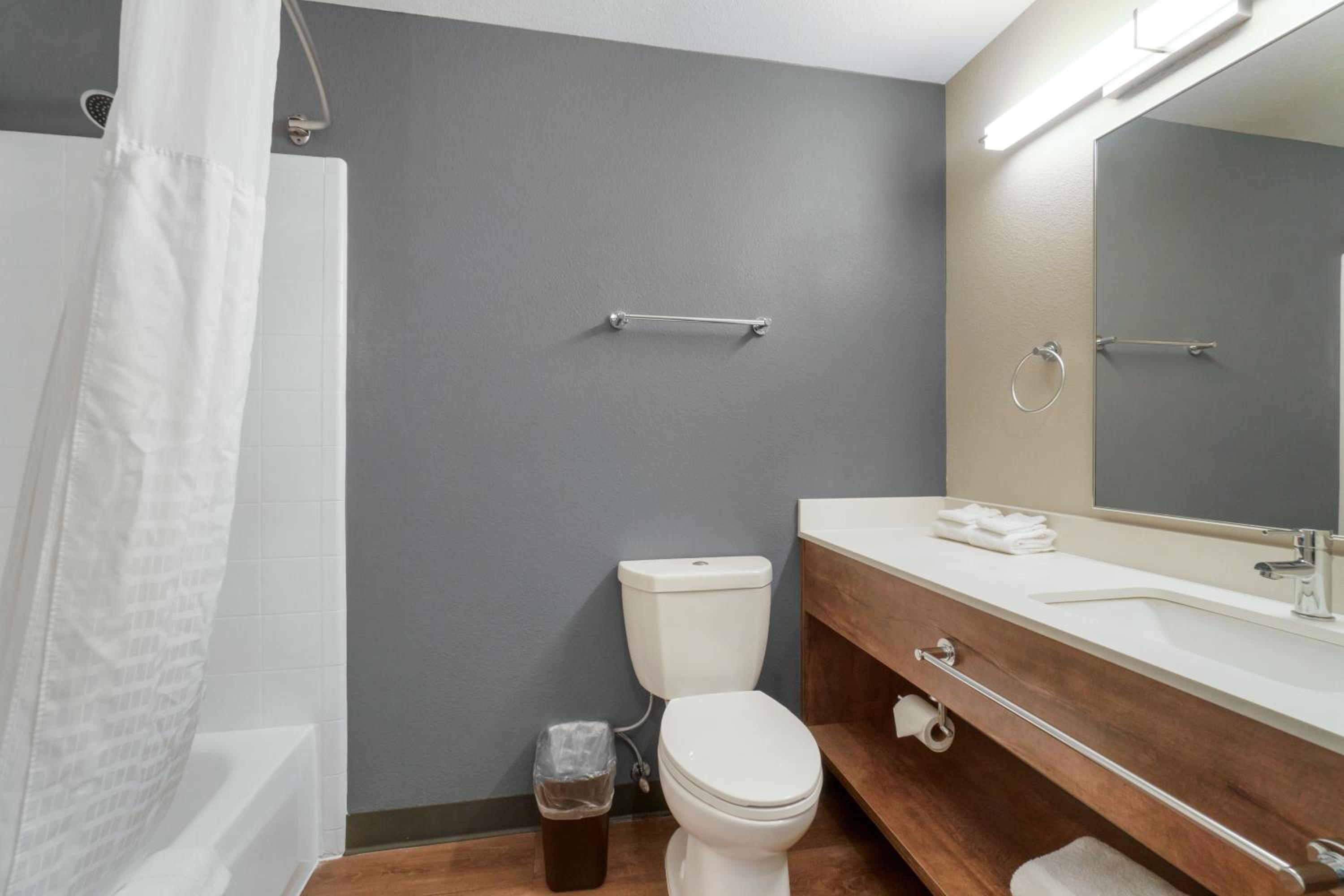 Studio with 2 Queen Beds - Non-Smoking - Photo 7