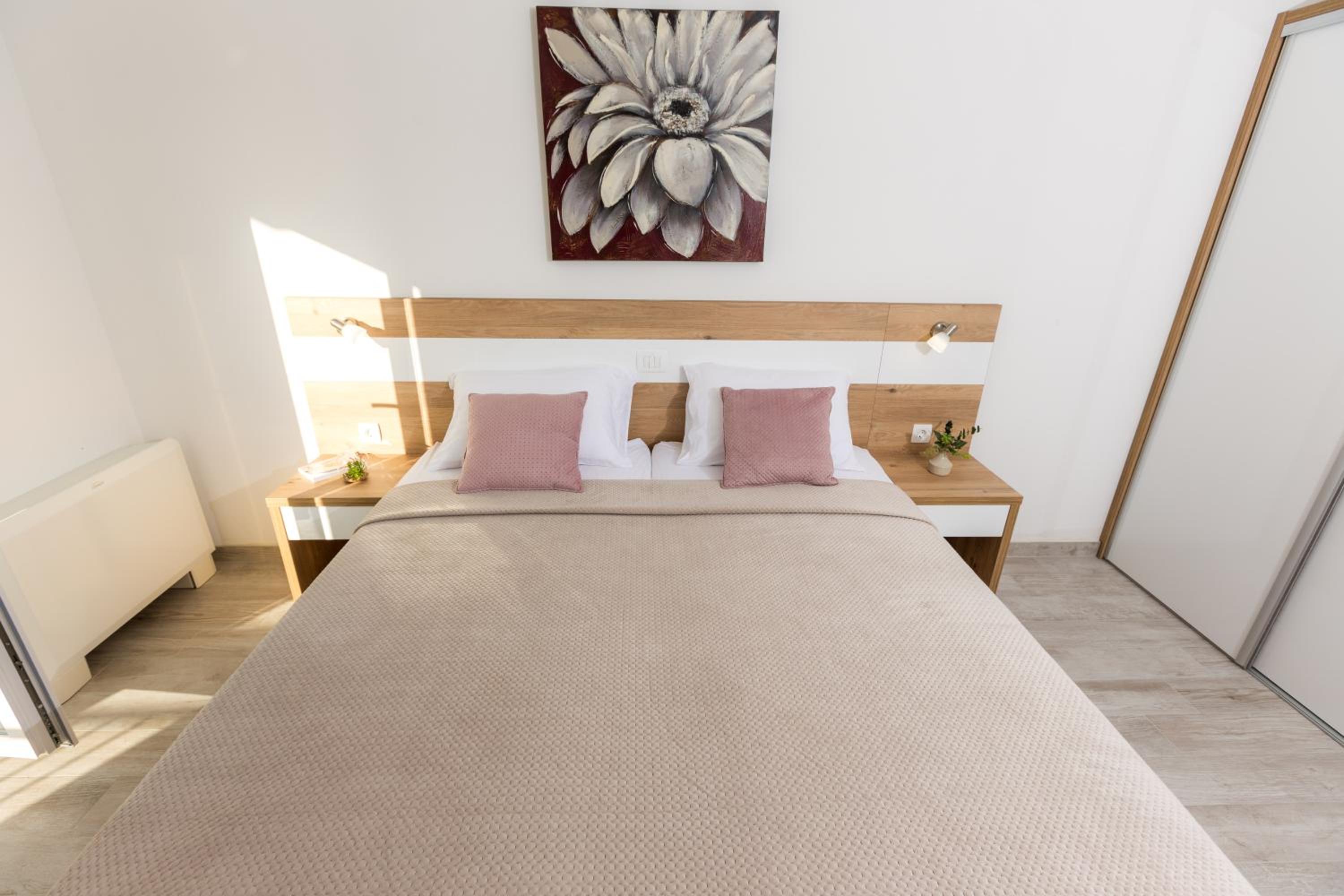 Two-Bedroom Apartment with Balcony photo 2