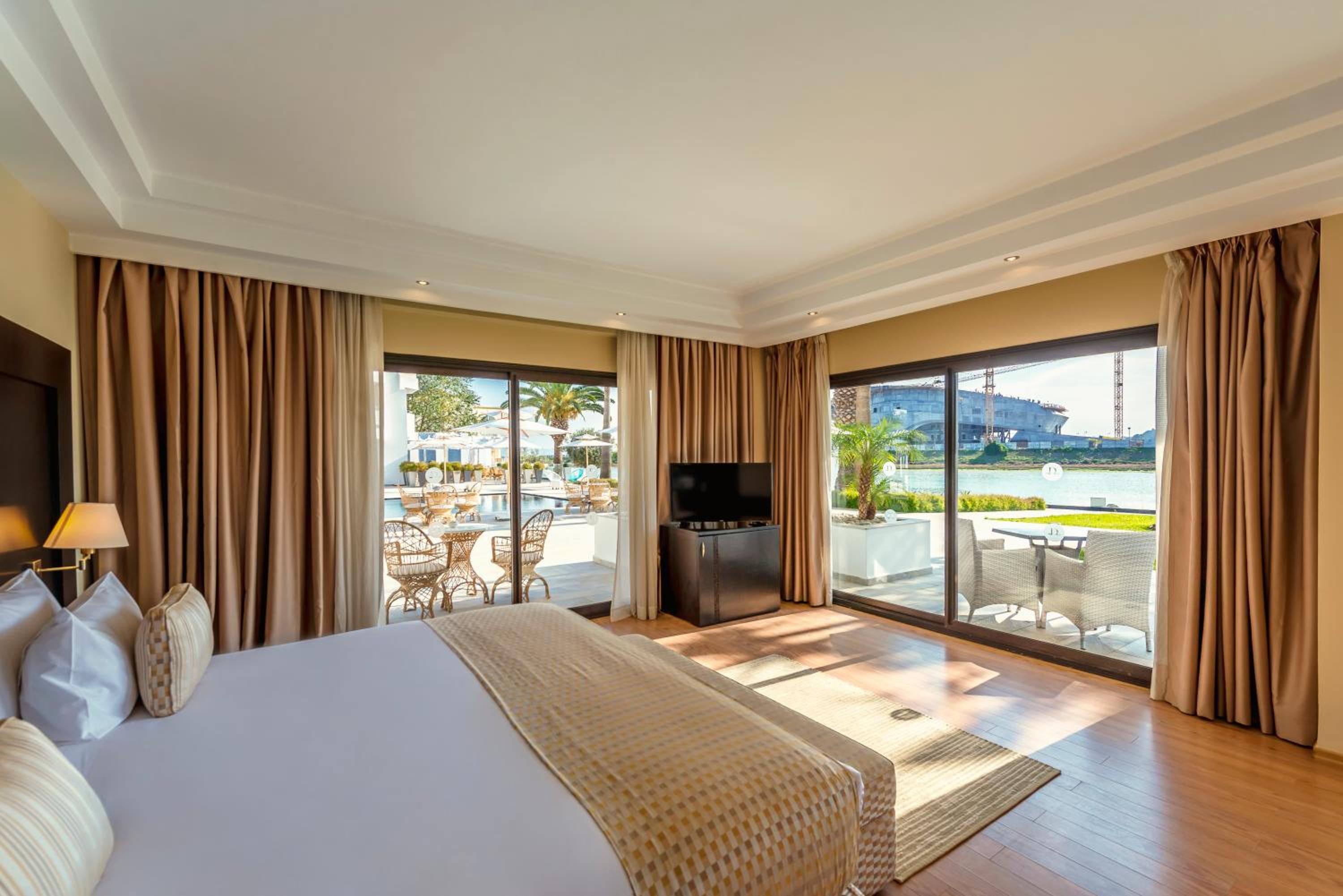 Presidential Suite with Garden view photo 2