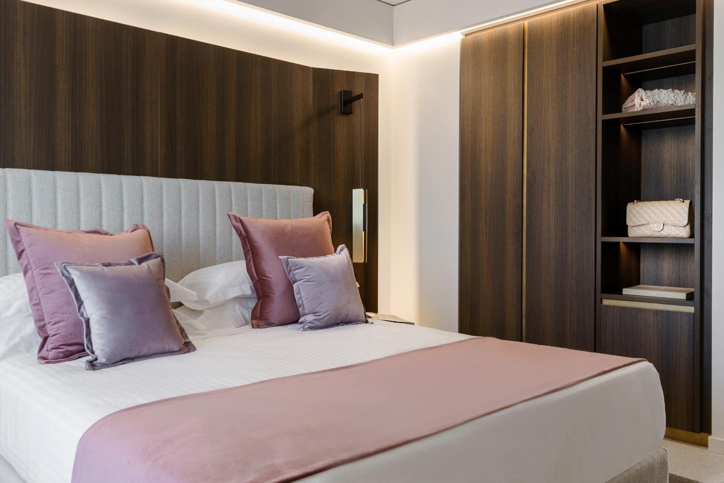 Junior Suite with Hot Tub - Photo 6