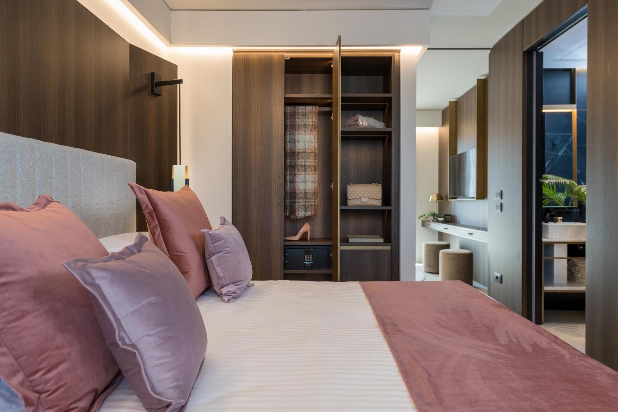 Junior Suite with Hot Tub - Photo 1