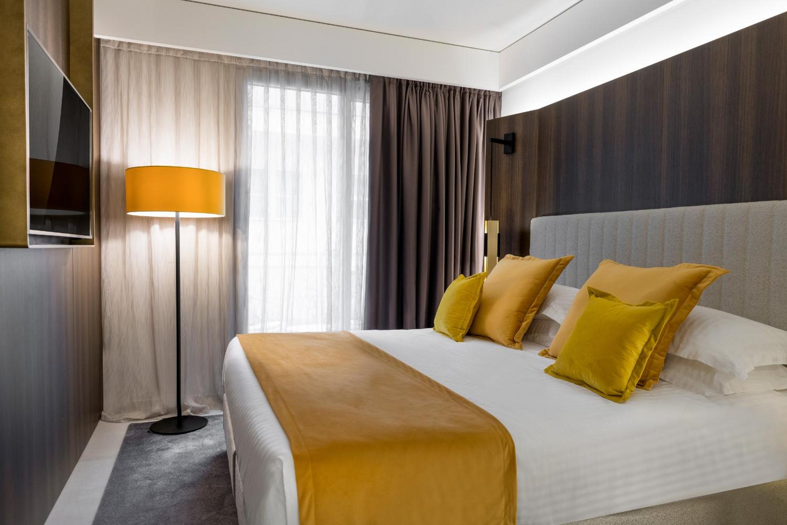 Deluxe Room - Photo 3