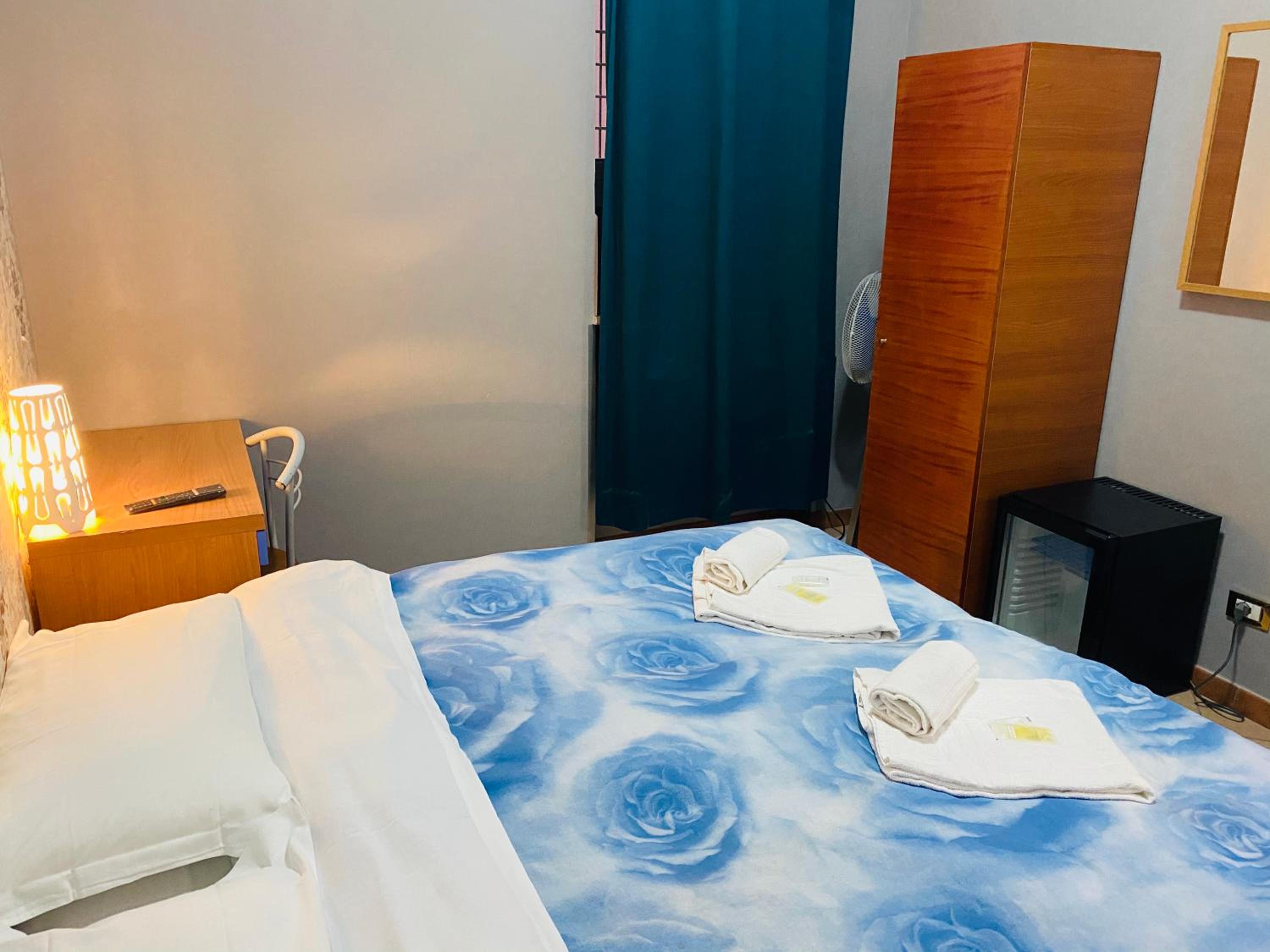 Double or Twin Room with Bathroom photo 2