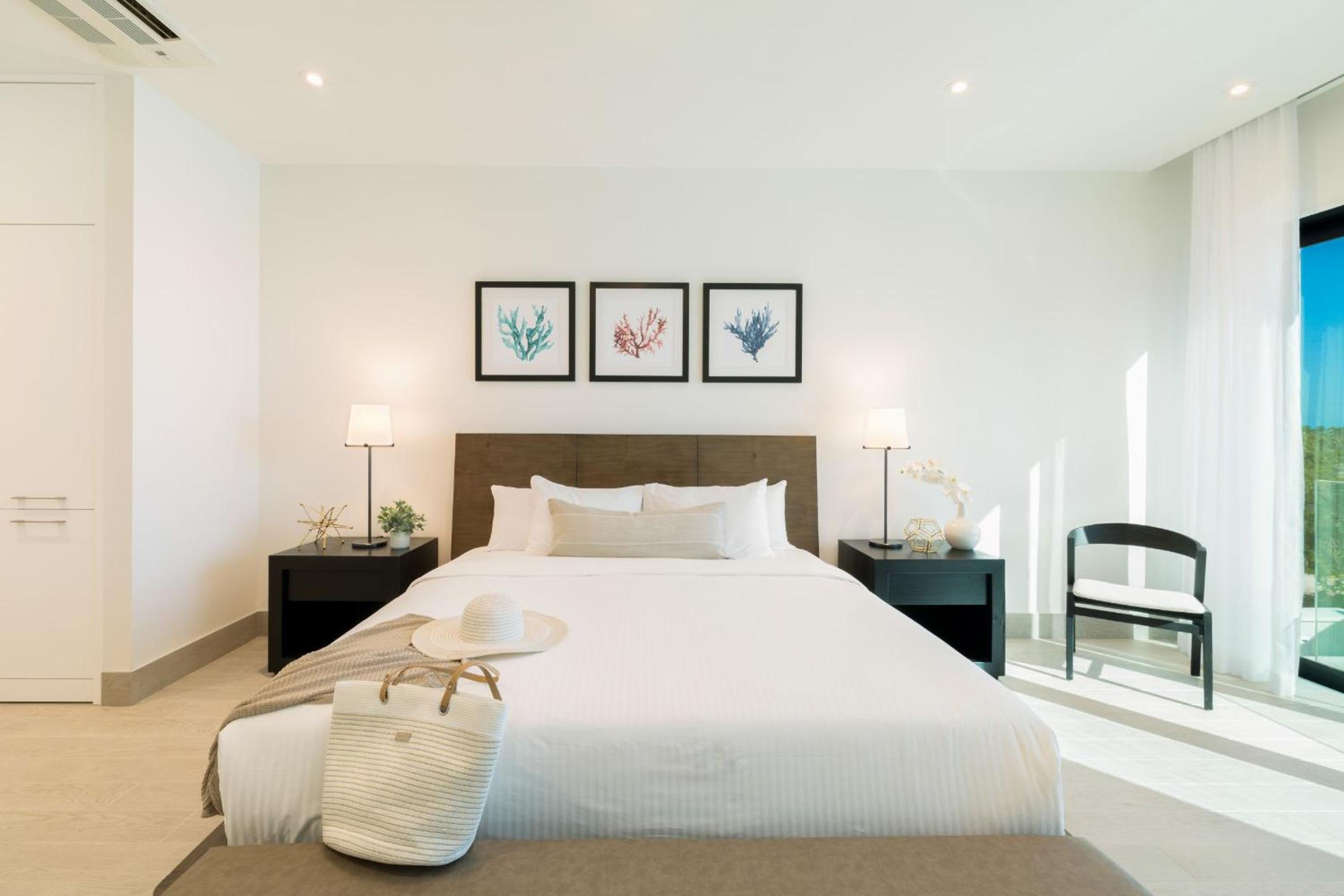 Two-Bedroom Apartment with Sea View - Photo 9