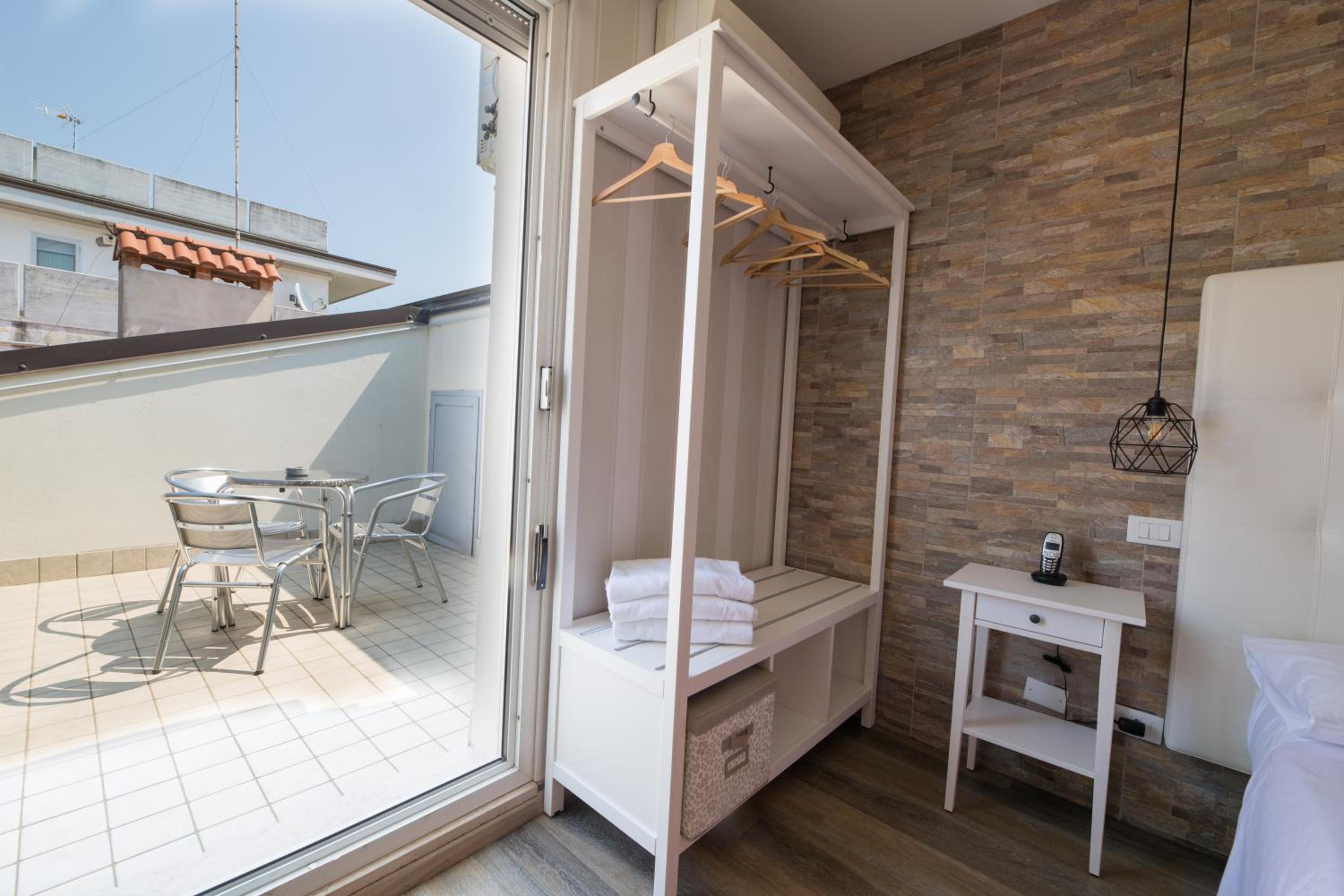Deluxe Single Room with Balcony photo 3