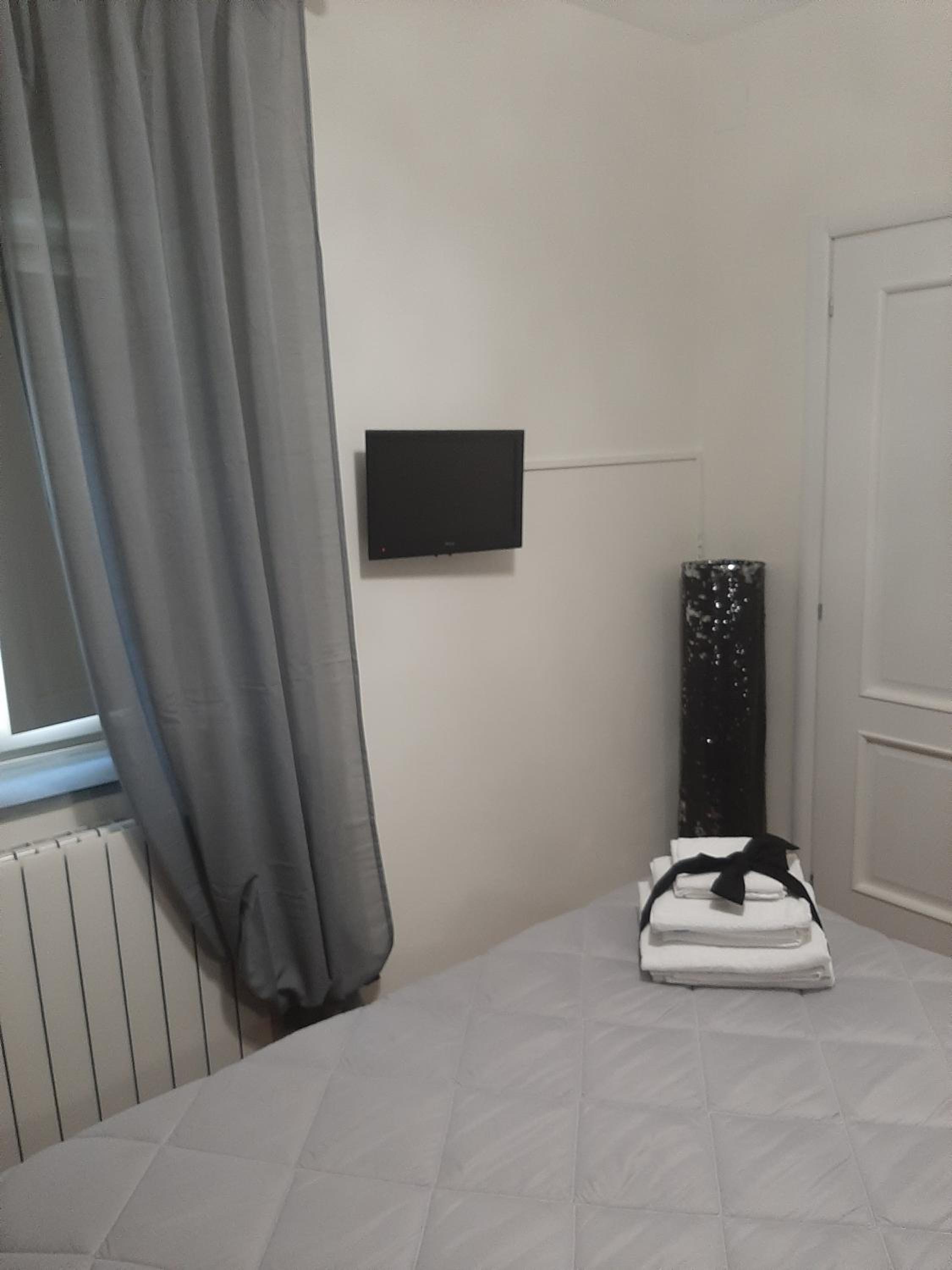 Economy Double Room - Photo 25