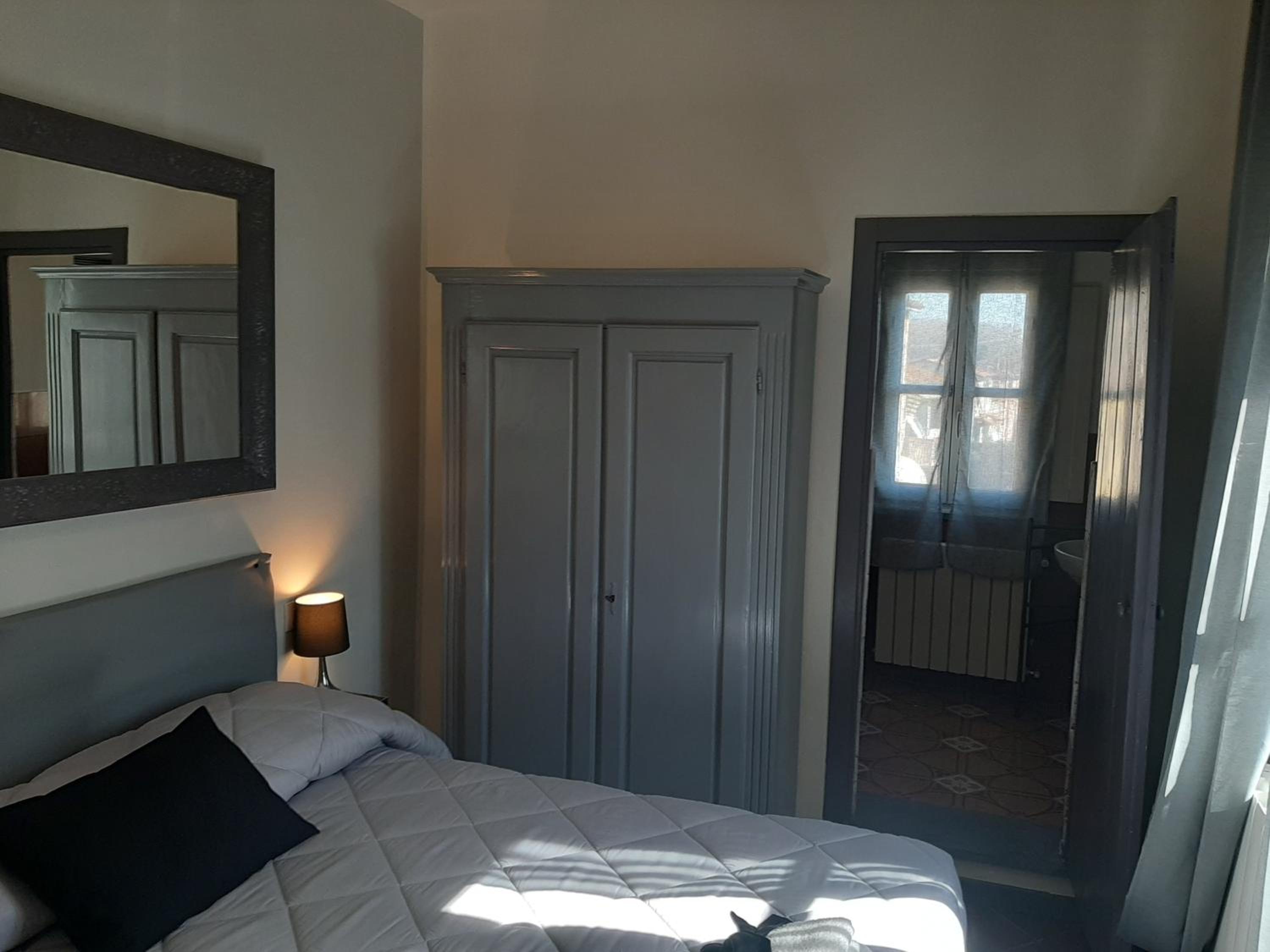 Economy Double Room - Photo 22