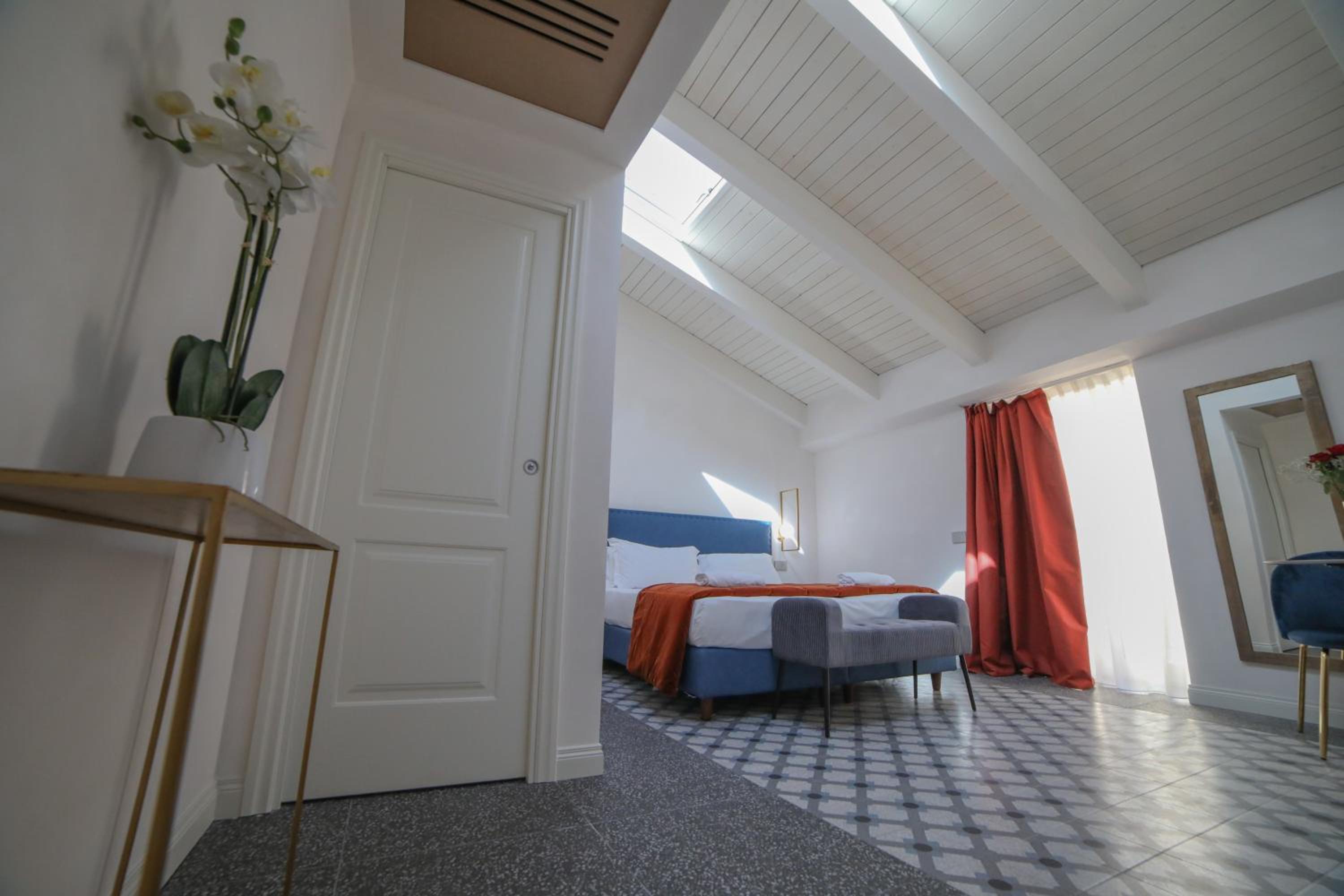 Double or Twin Room - Photo 8