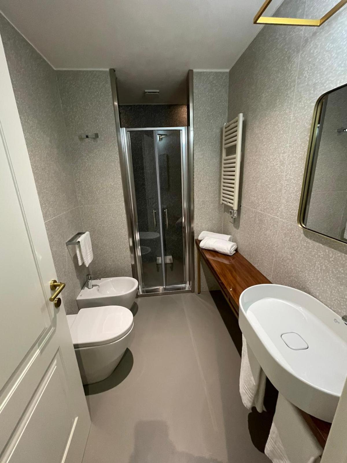 Standard Double or Twin Room - Photo 13