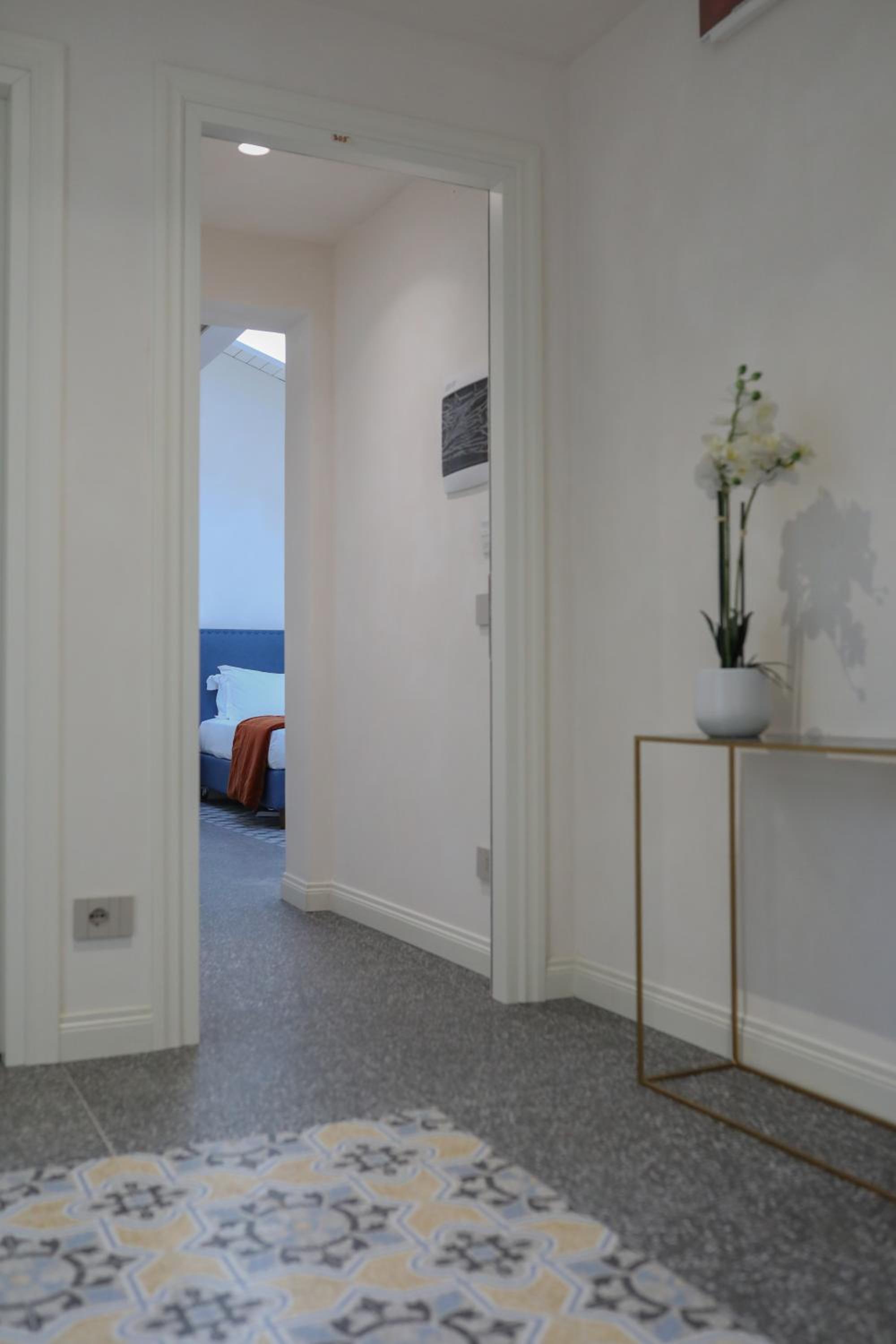 Standard Double or Twin Room - Photo 17