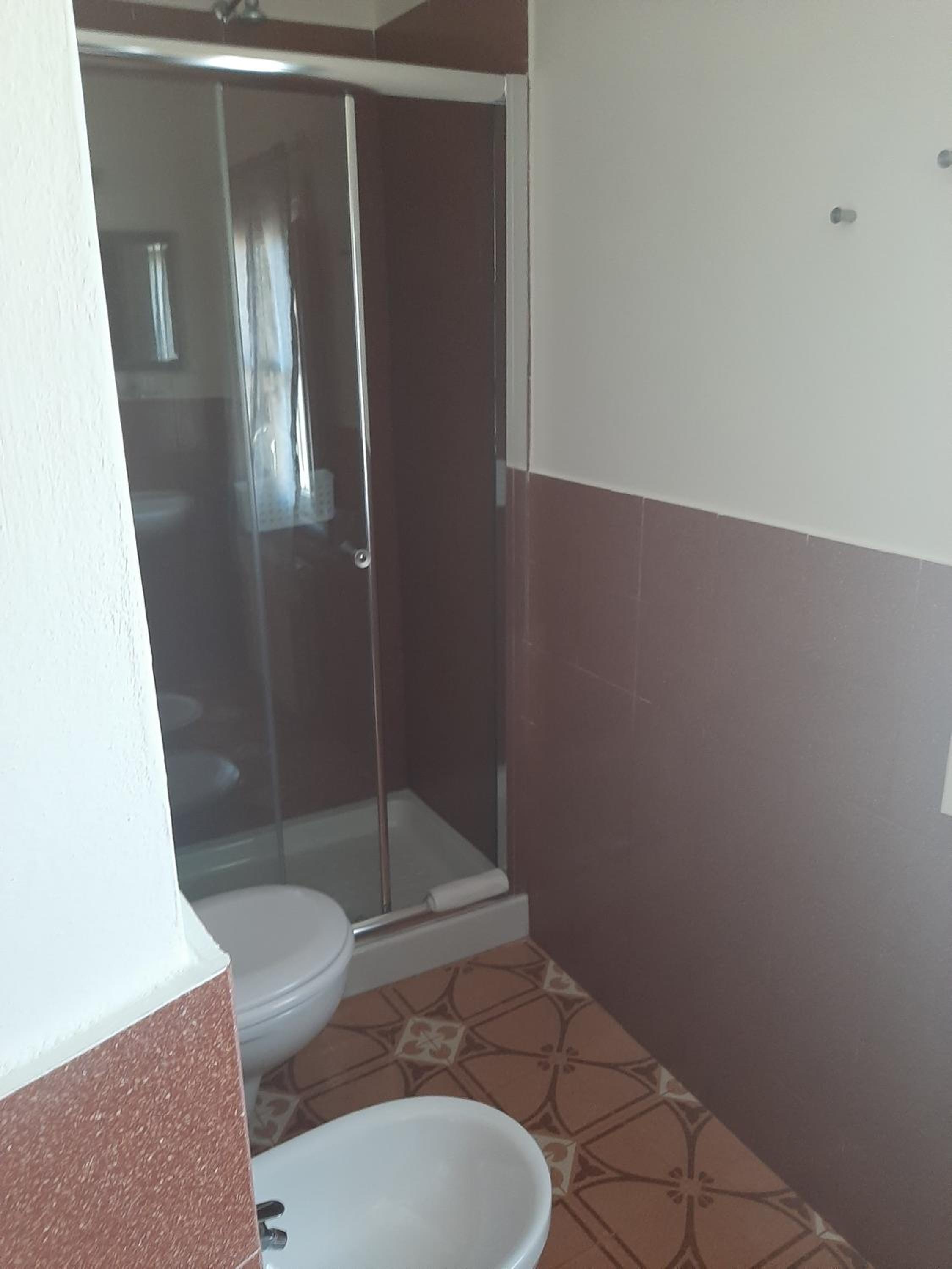 Economy Double Room - Photo 16