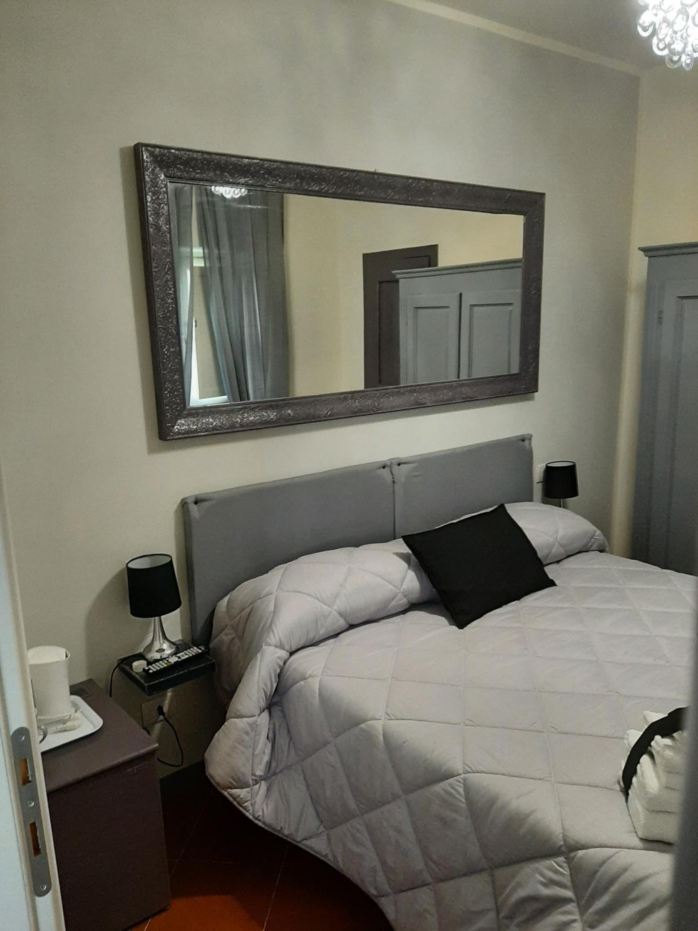 Economy Double Room - Photo 17
