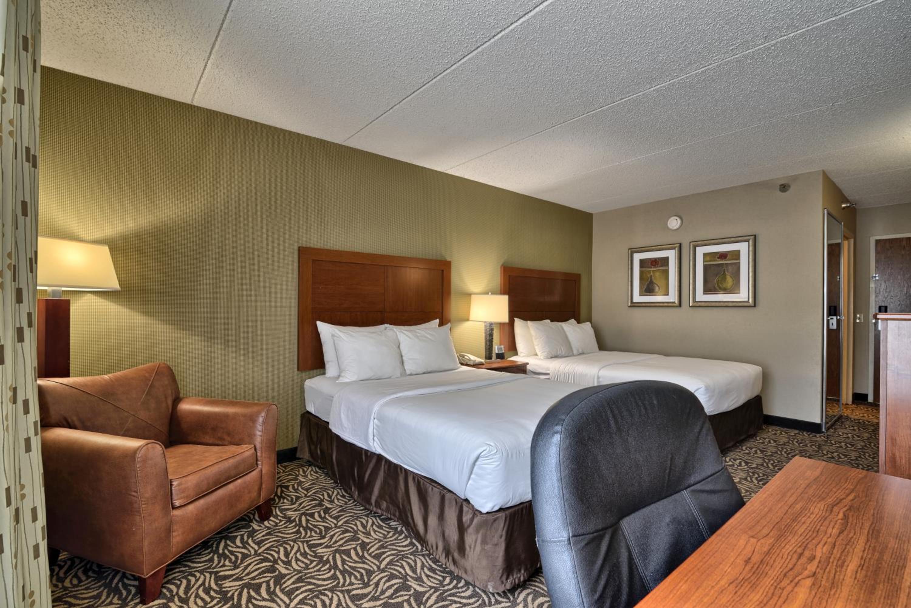 Double Room with Two Double Beds - Non-Smoking - Photo 2