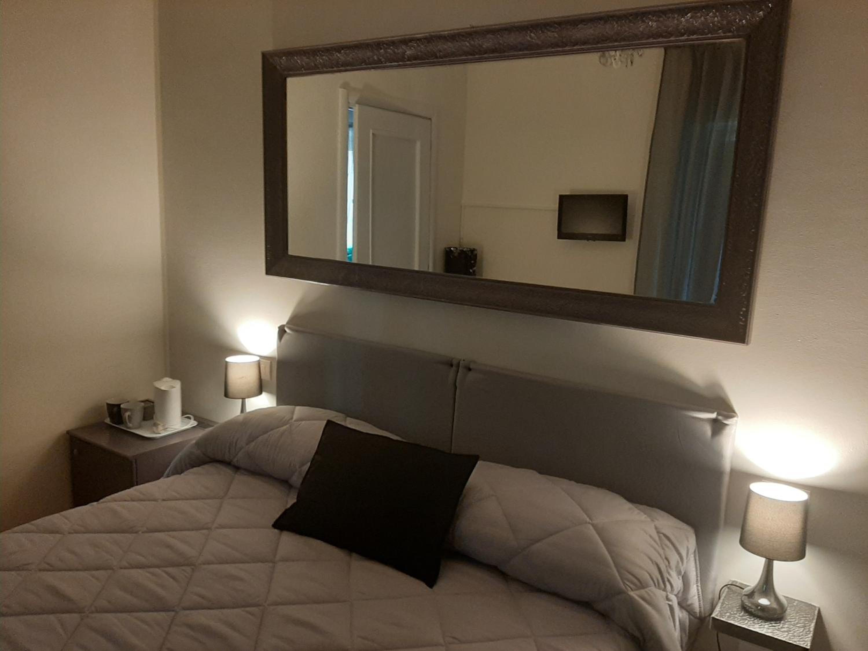 Economy Double Room - Photo 14