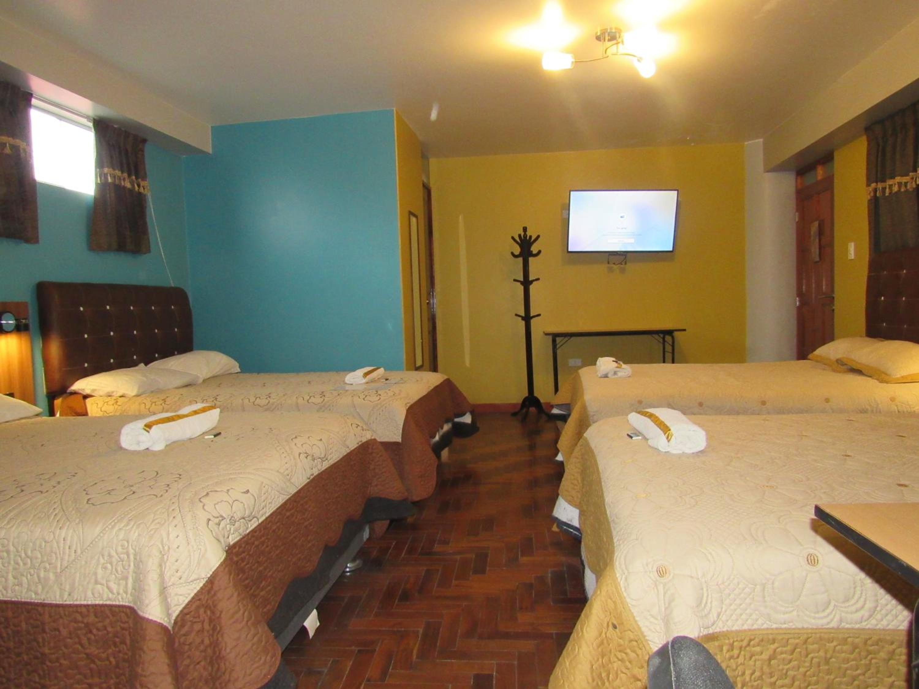 Quadruple Room with Private Bathroom photo 1