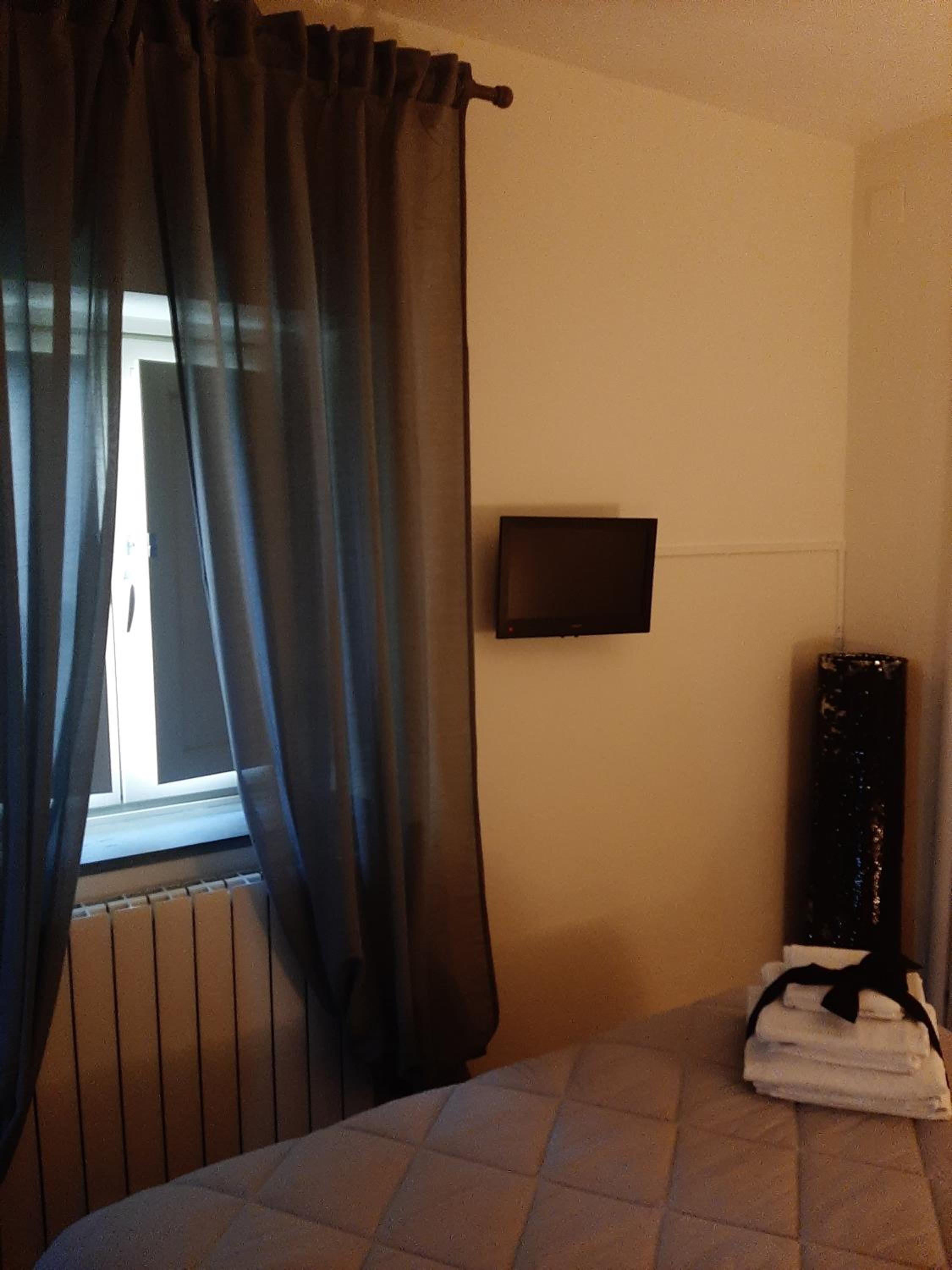 Economy Double Room - Photo 12