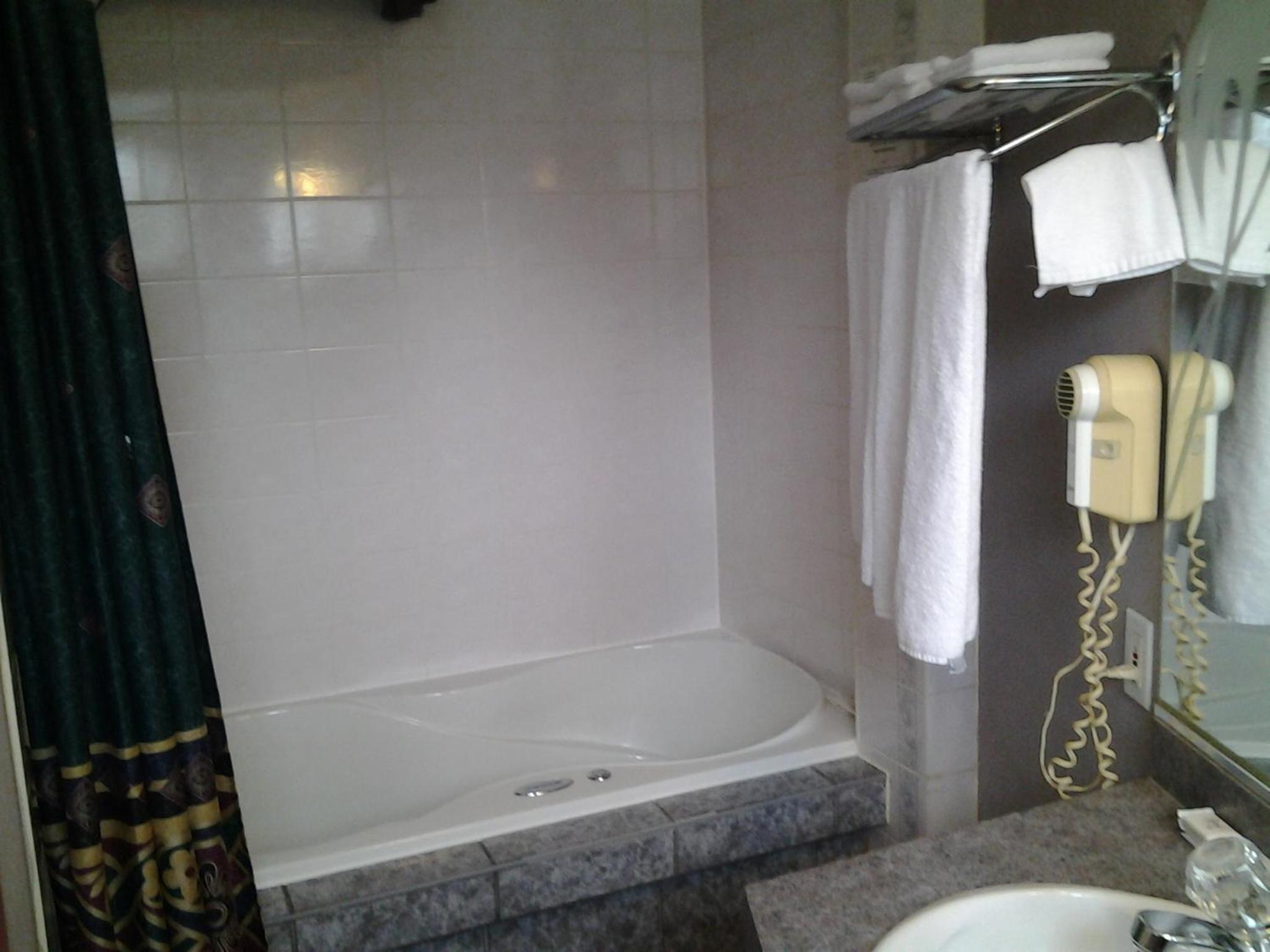 Queen Room with Spa Bath photo 2