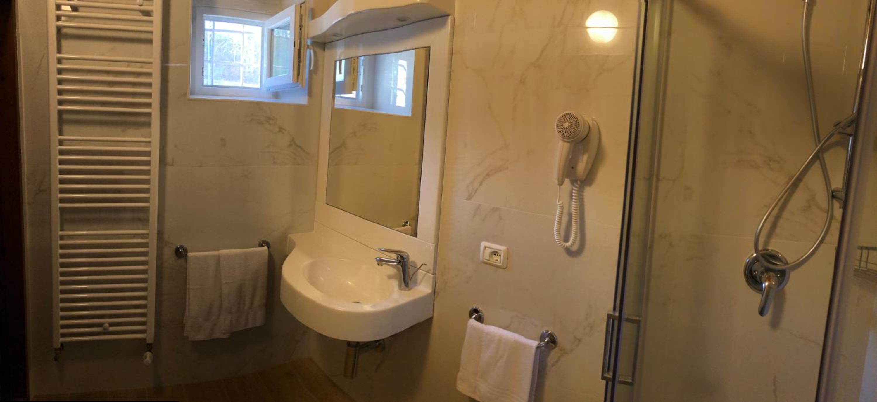 Standard Double Room photo 3